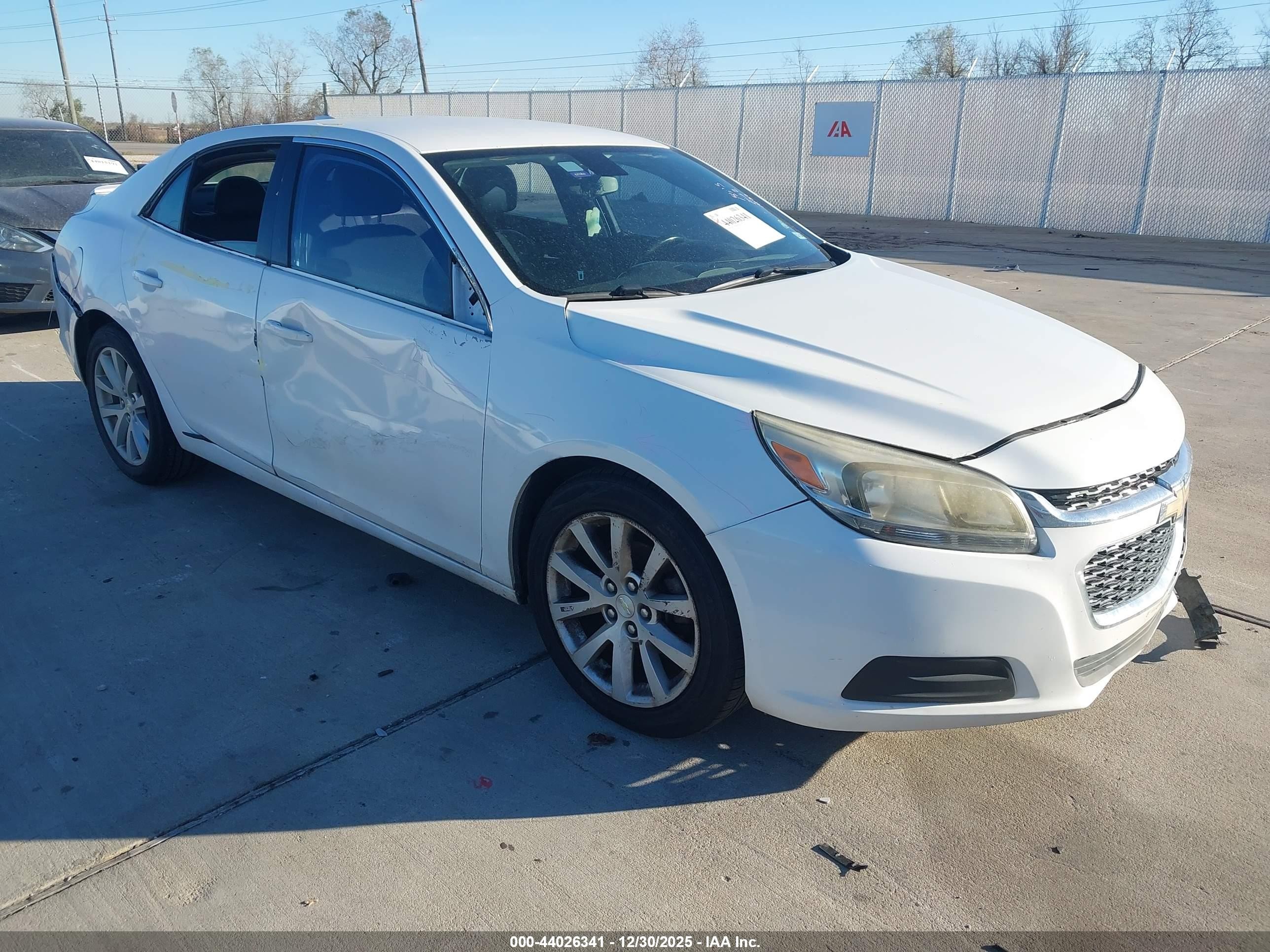 2015 Chevrolet Malibu LT, VIN 1G11D5SL7FF116131 — Side