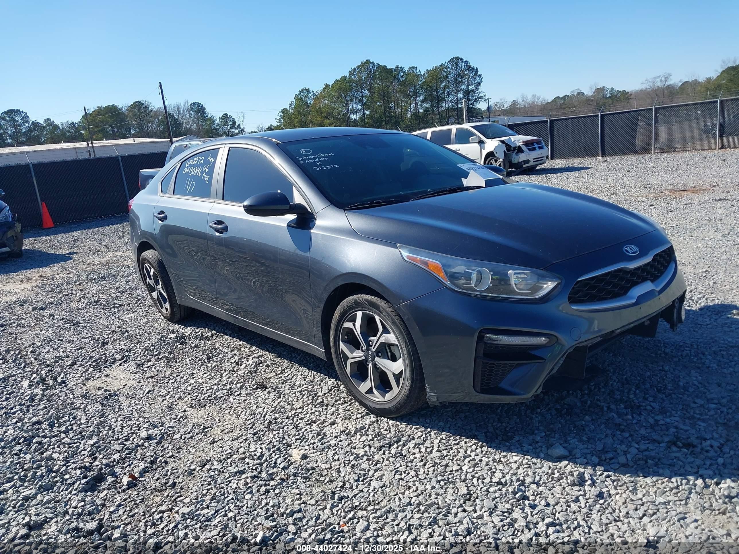 2021 Kia Forte FE, VIN 3KPF24ADXME312272 — Front end
