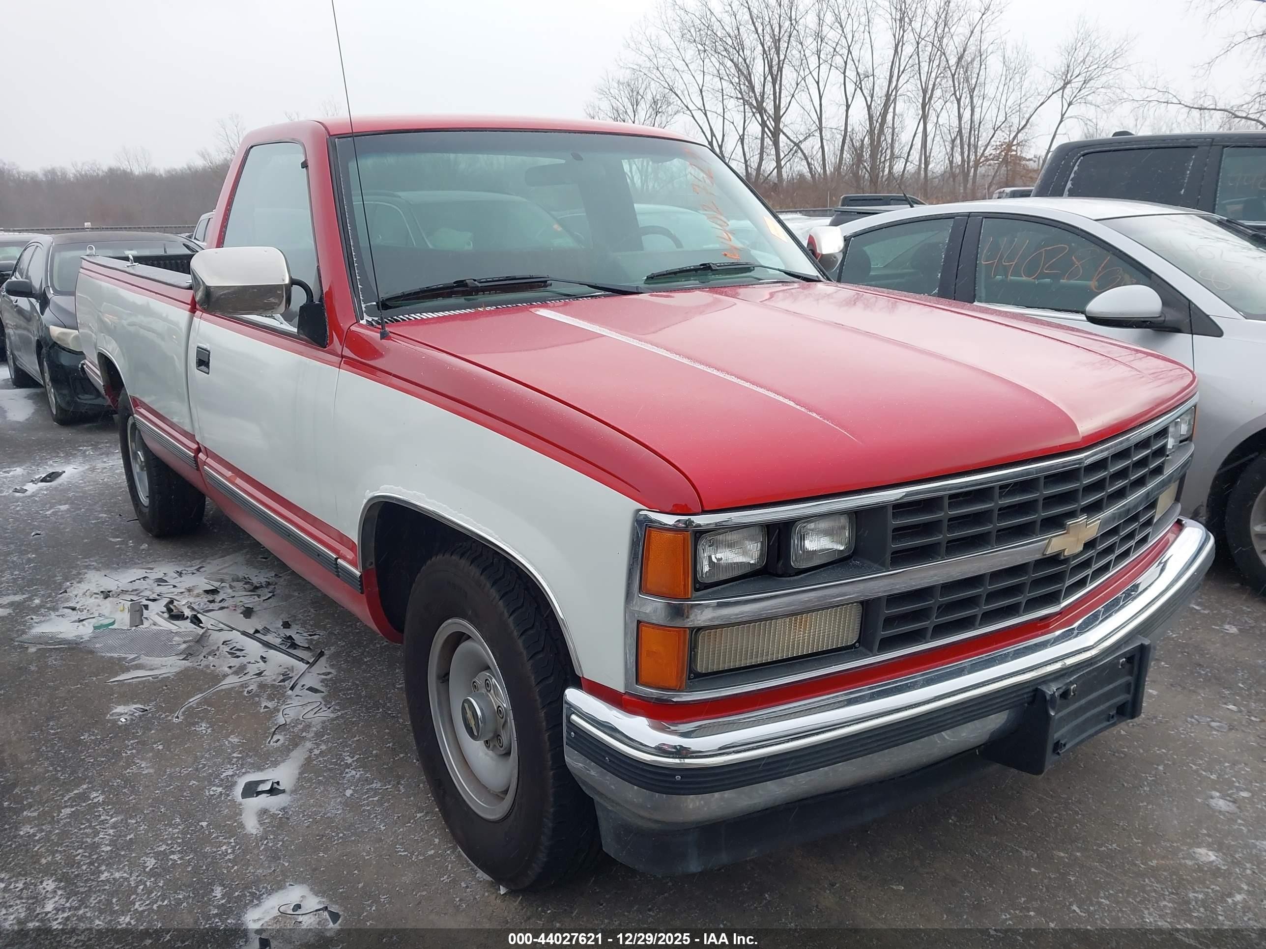 1988 Chevrolet Silverado 2500, VIN 1GCFC24K5JZ109334 — Normal wear