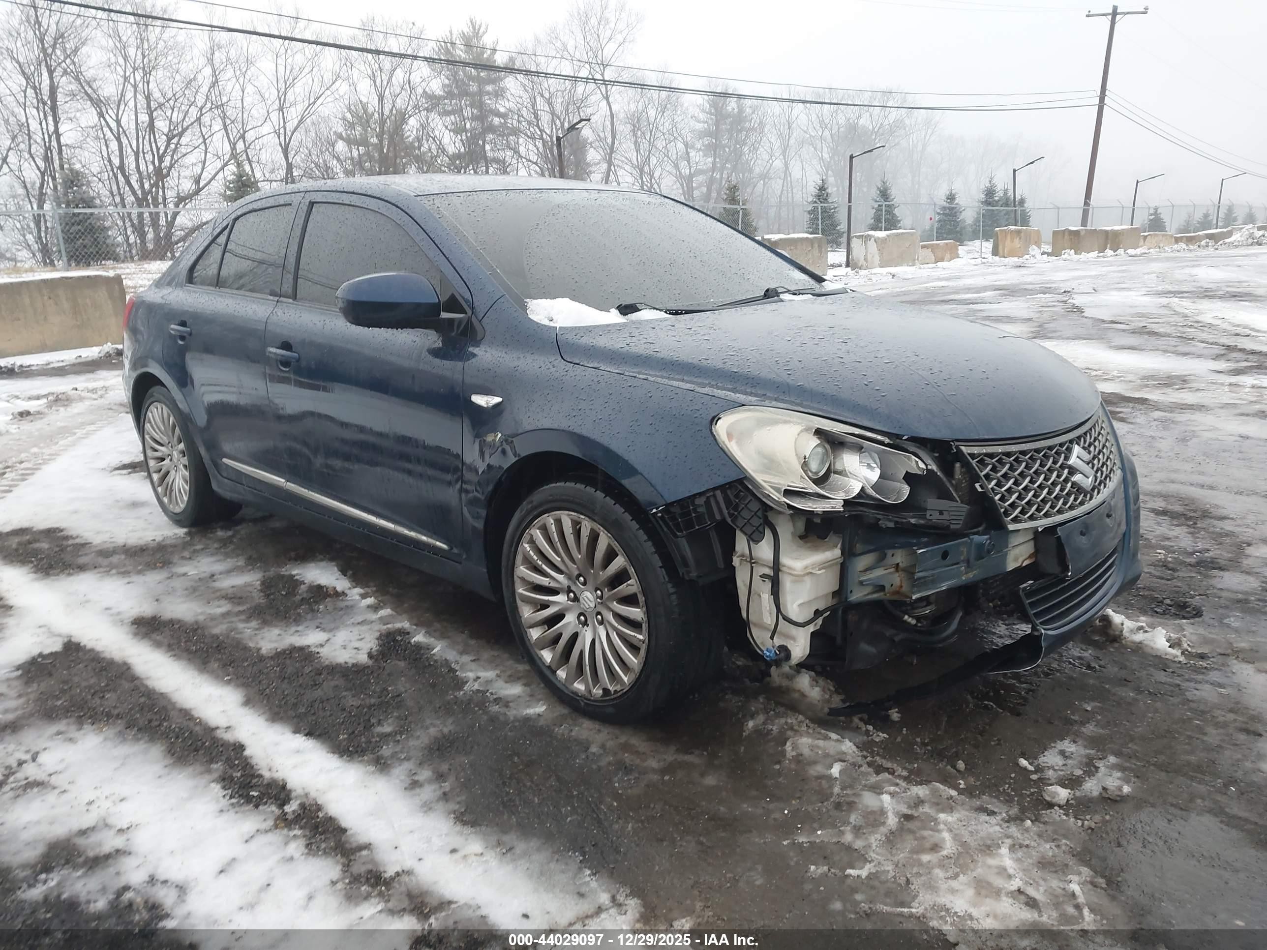 2011 Suzuki Kizashi SE, VIN JS2RF9A33B6110615 — Front end