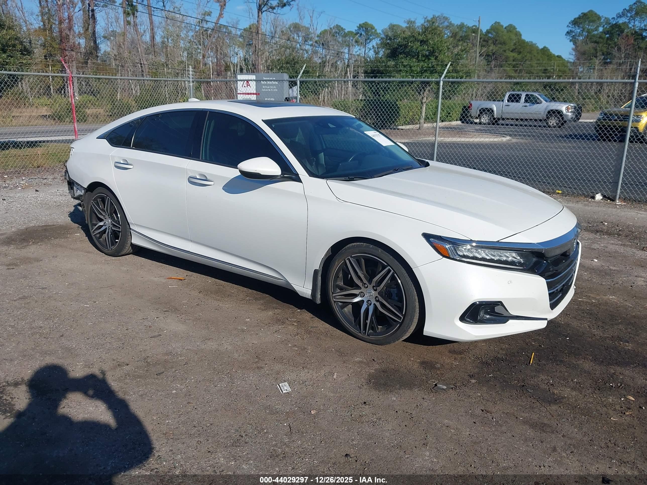 2022 Honda Accord Touring, VIN 1HGCV2F94NA005494 — Rear end