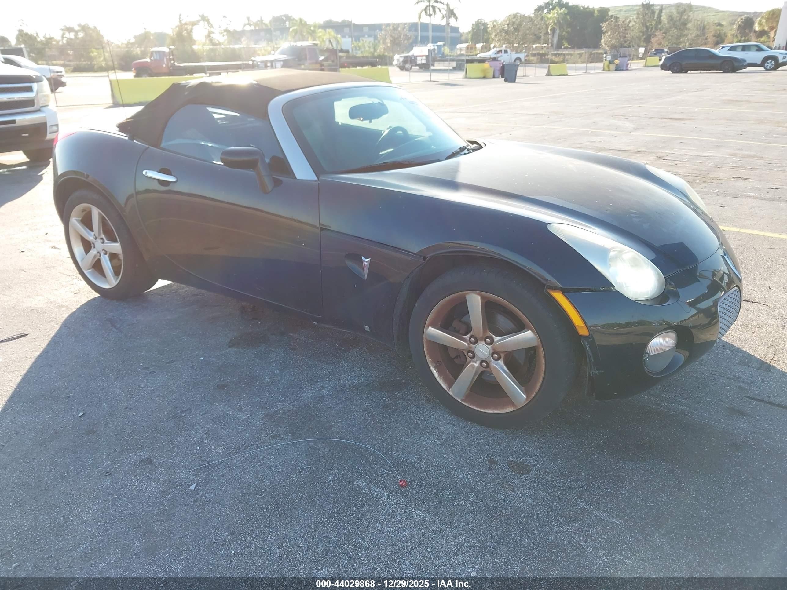 2009 Pontiac Solstice, VIN 1G2MB35B79Y103488 — Front end