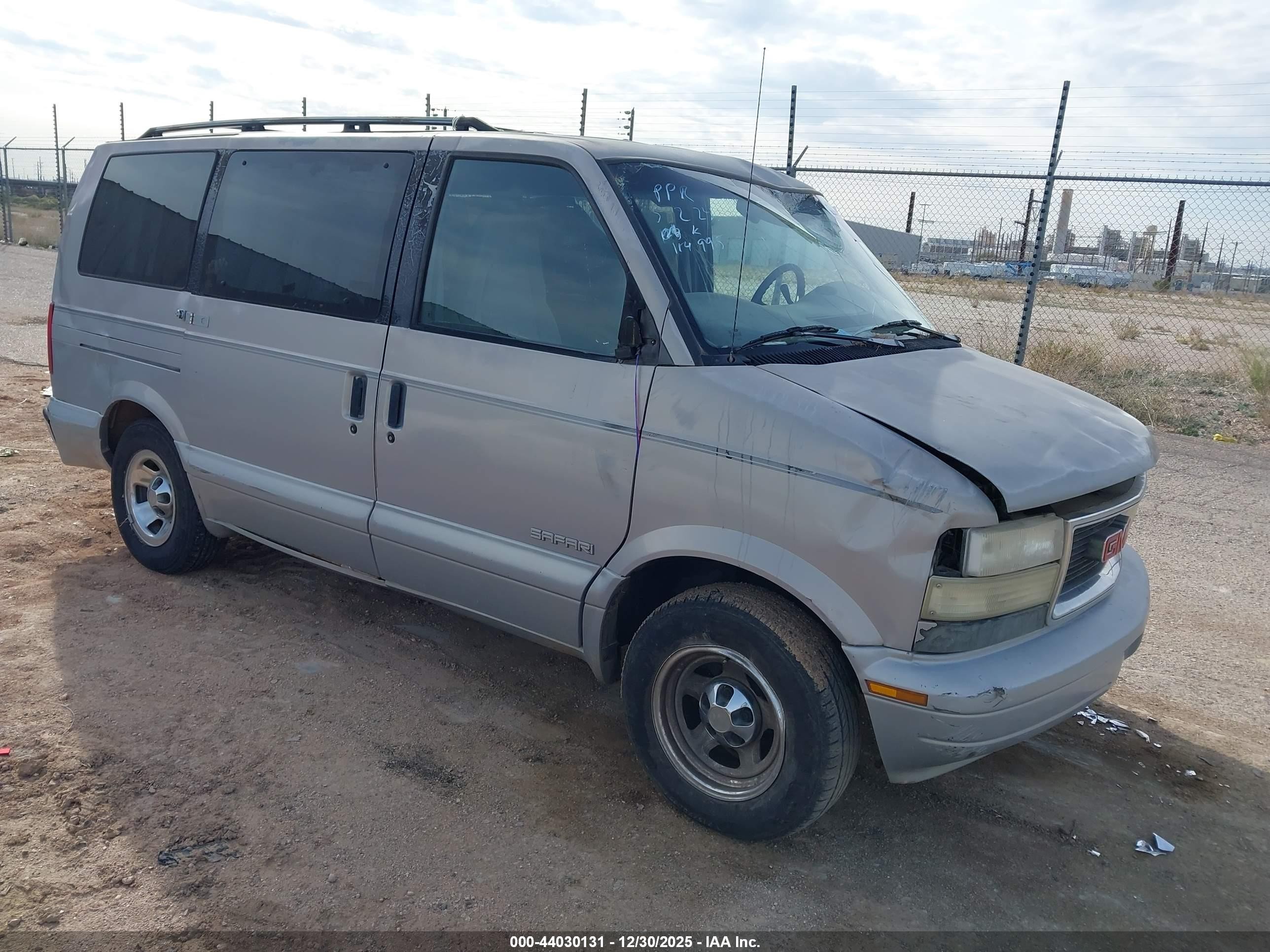 1999 GMC Safari, VIN 1GKDM19W7XB527829 — All over