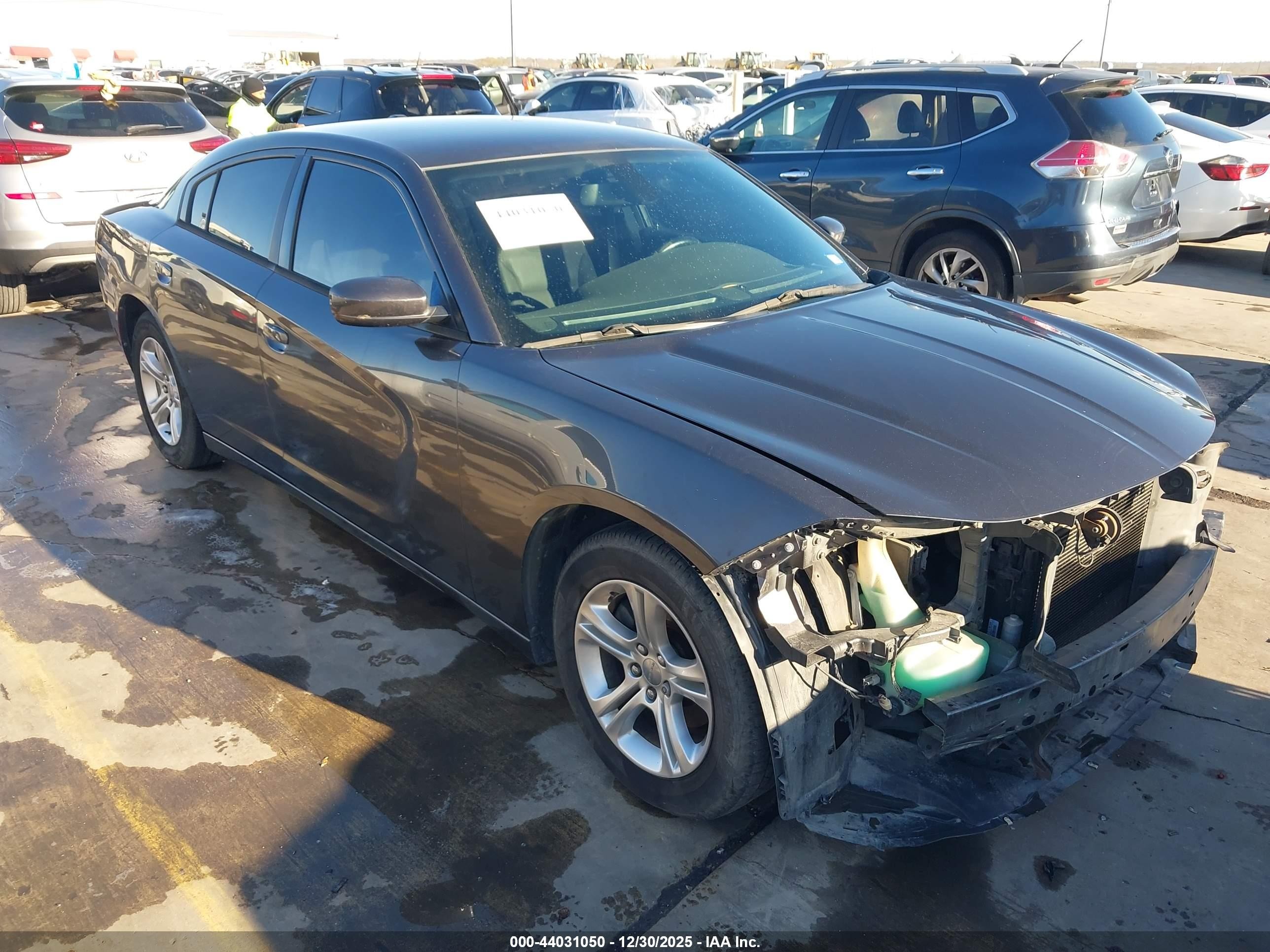2015 Dodge Charger SE, VIN 2C3CDXBG1FH925948 — Front end