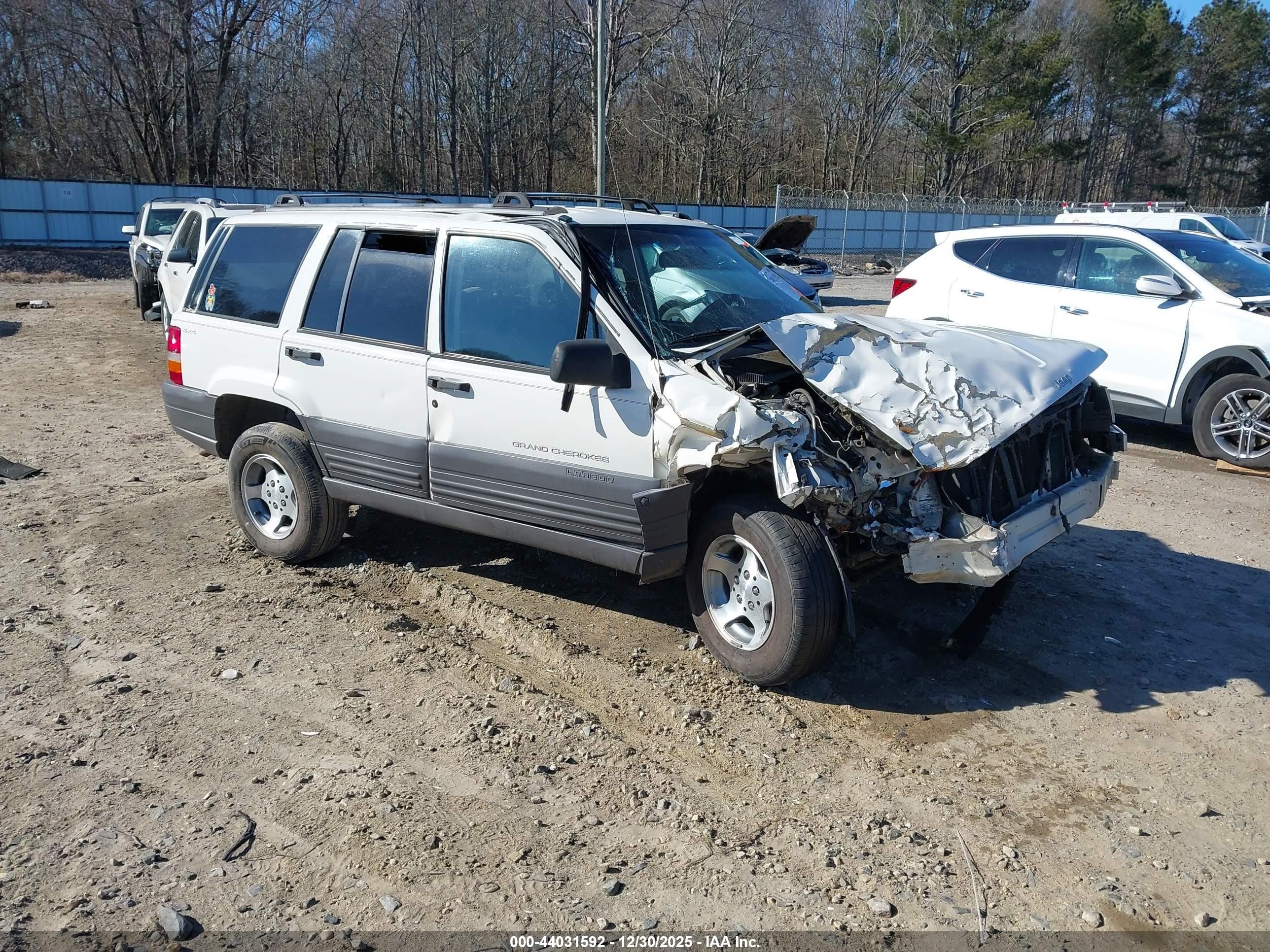 1997 Jeep Grand Cherokee Laredo, VIN 1J4GZ58S6VC583147 — Front end