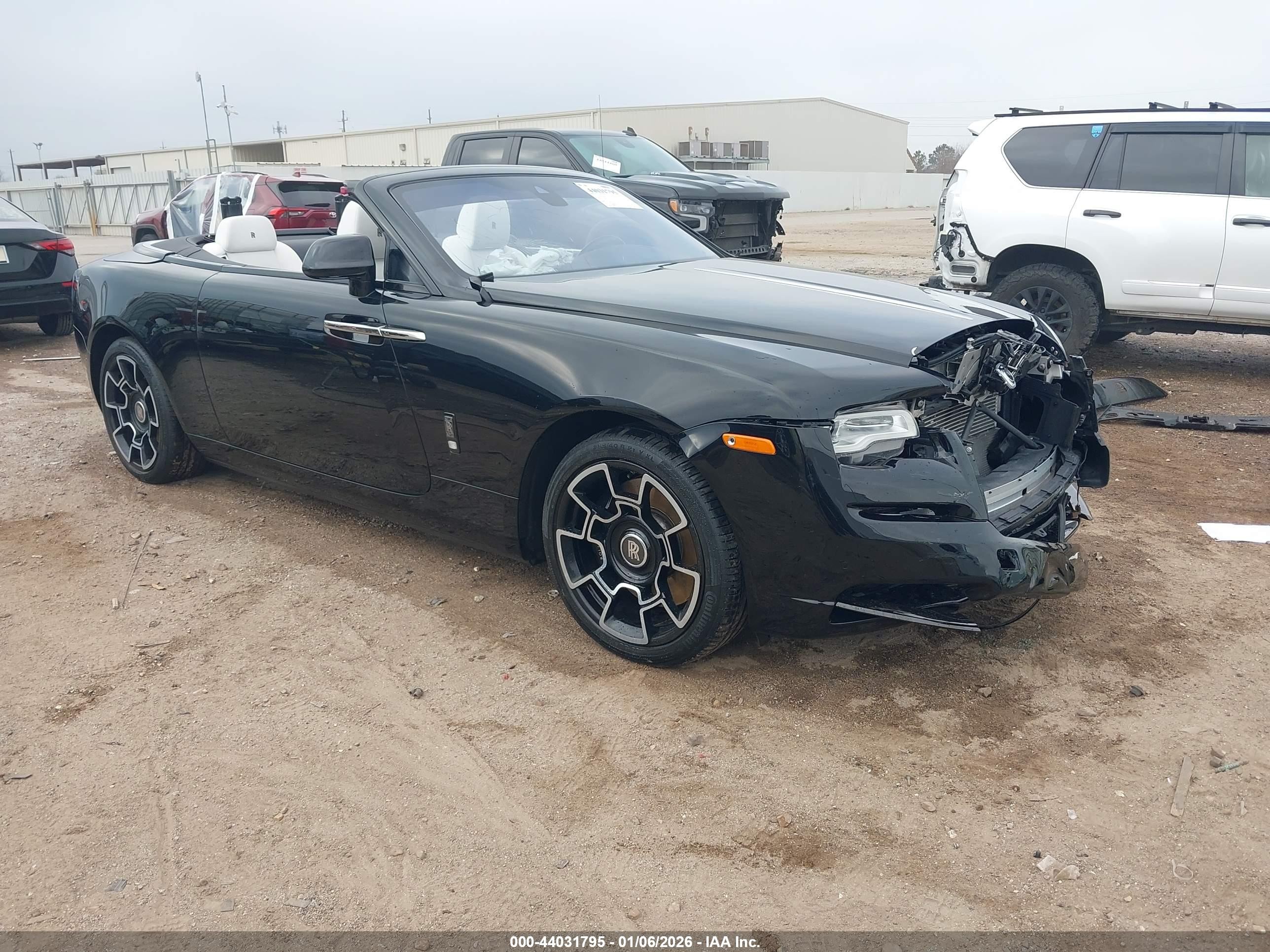 2018 Rolls-Royce Dawn, VIN SCA666D56JU107640 — Front end