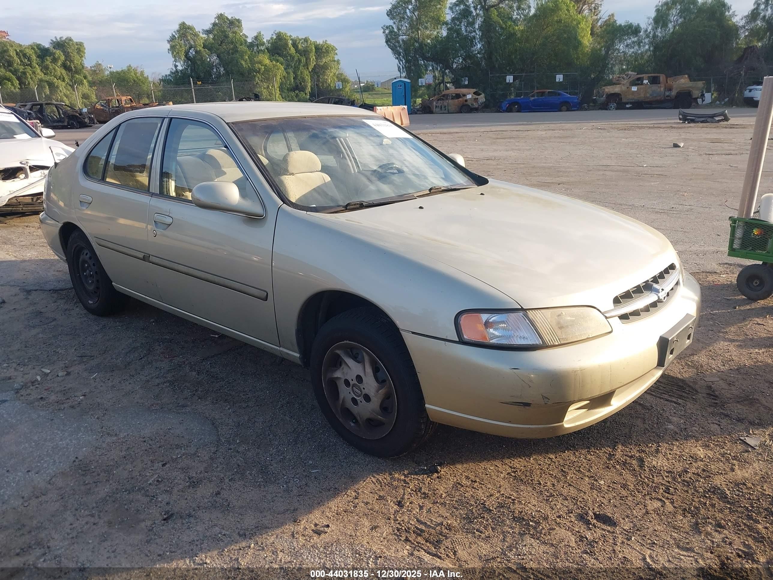 1999 Nissan Altima XE, VIN 1N4DL01D3XC257467 — Side