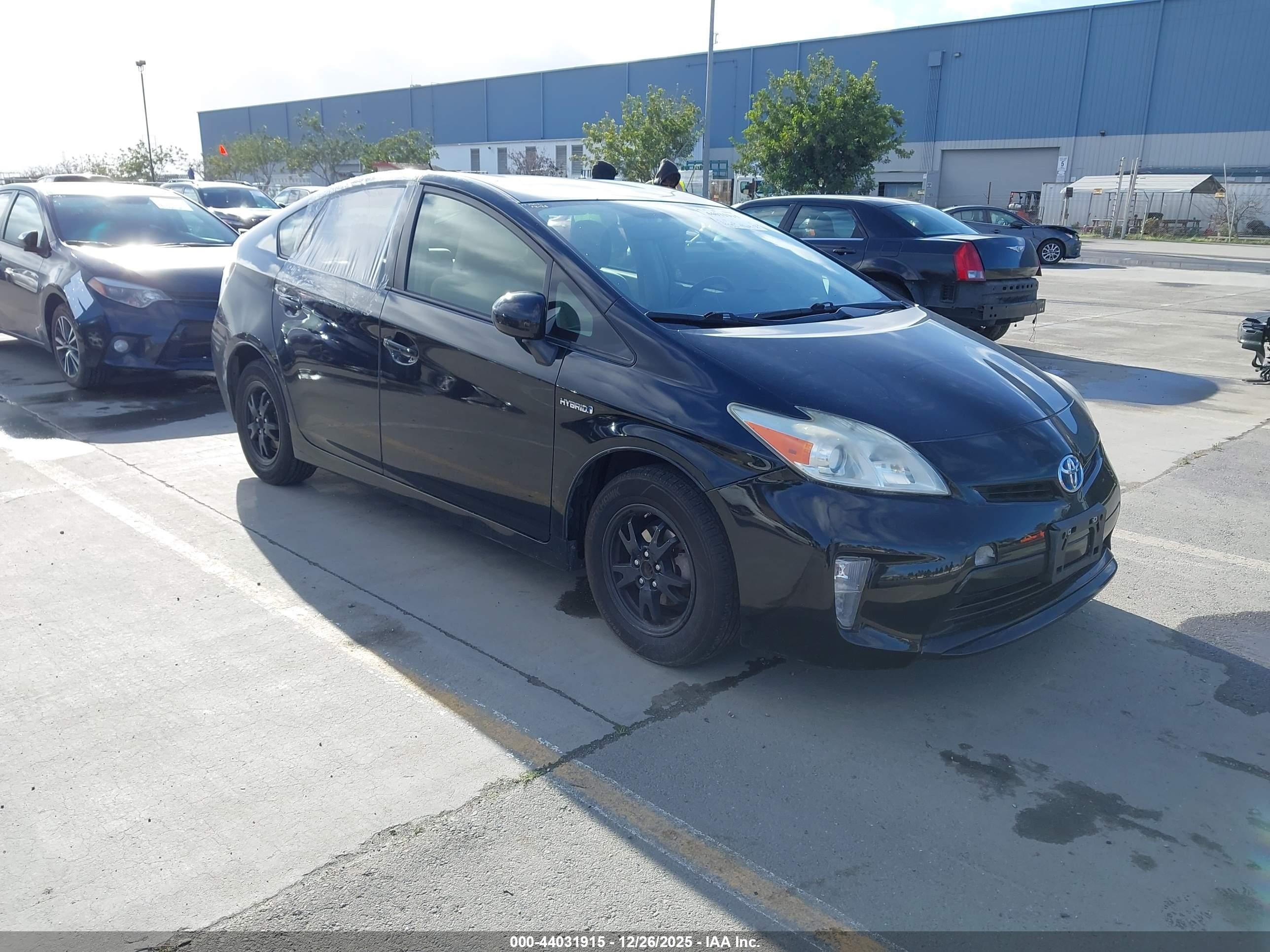 2015 Toyota Prius Two, VIN JTDKN3DU5F1881855 — Rear end