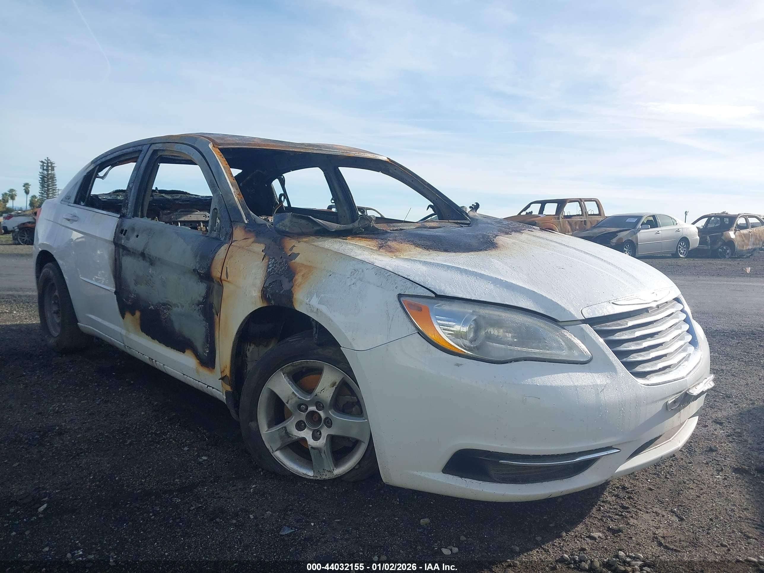 2013 Chrysler 200 Touring, VIN 1C3CCBBB4DN589808 — Пожар в салоне