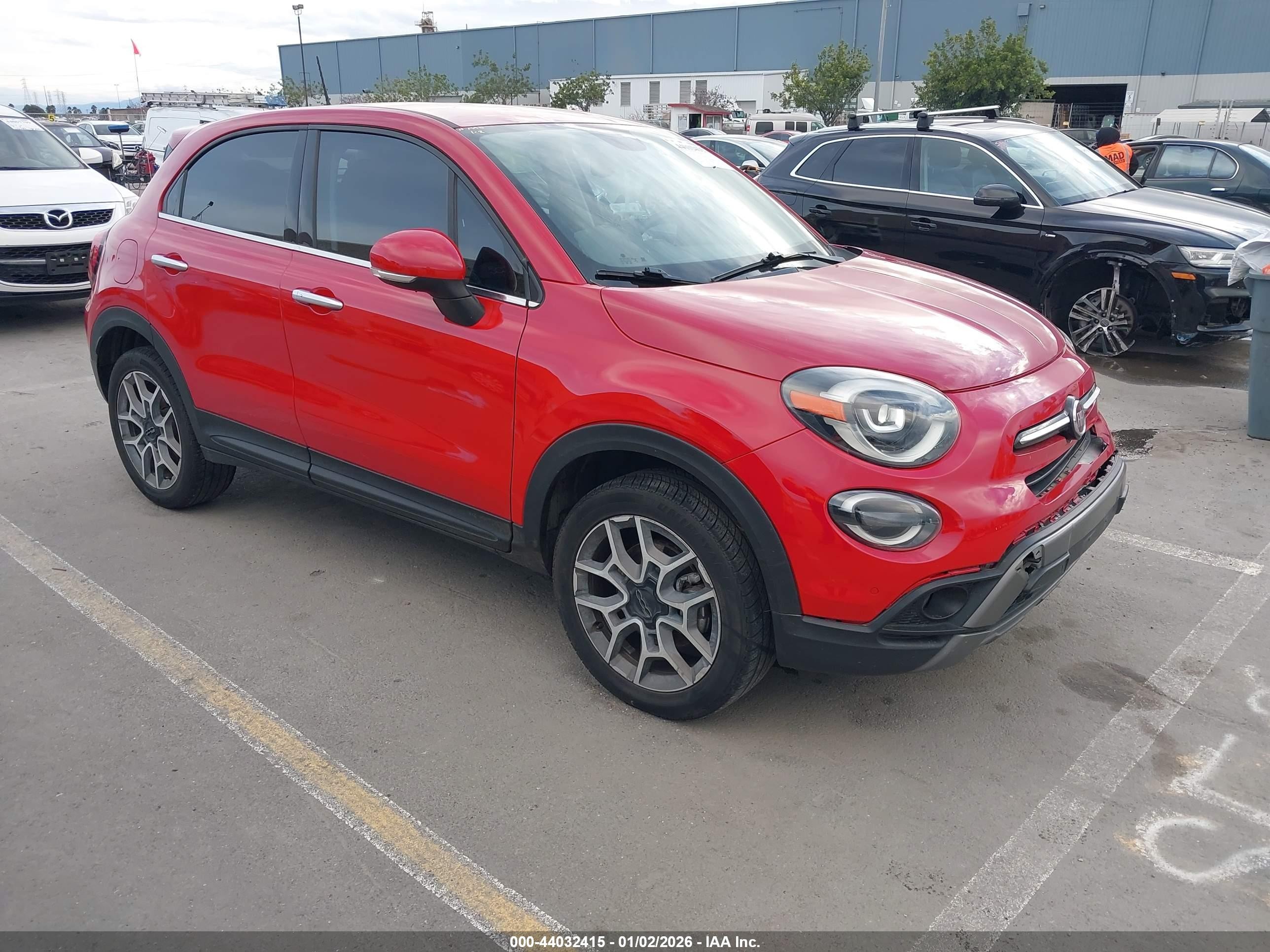 2019 FIAT 500X Trekking Plus, VIN ZFBNFYD17KP776306 — Front end