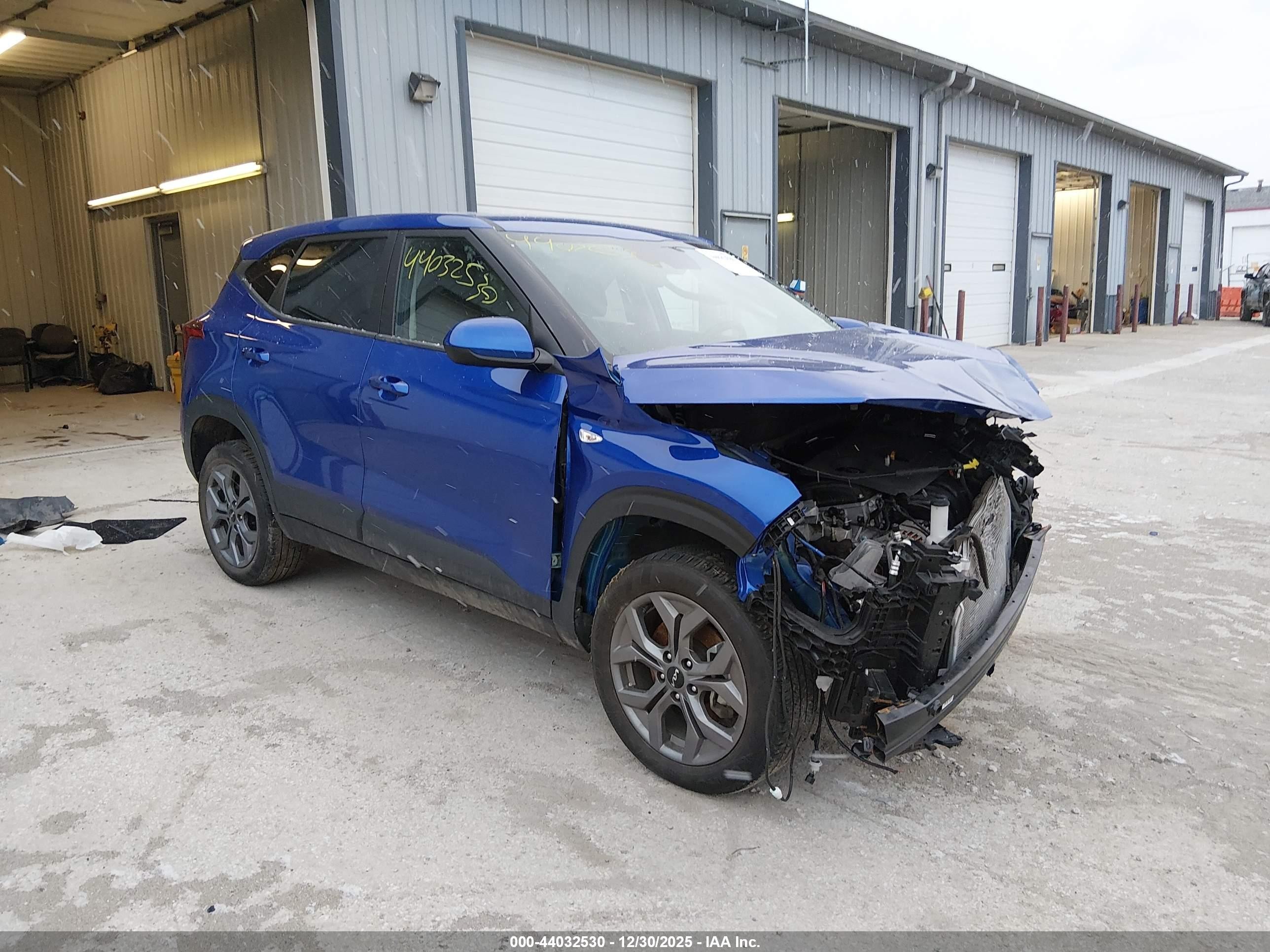 2024 Kia Seltos LX, VIN KNDEPCAA7R7646571 — Перед