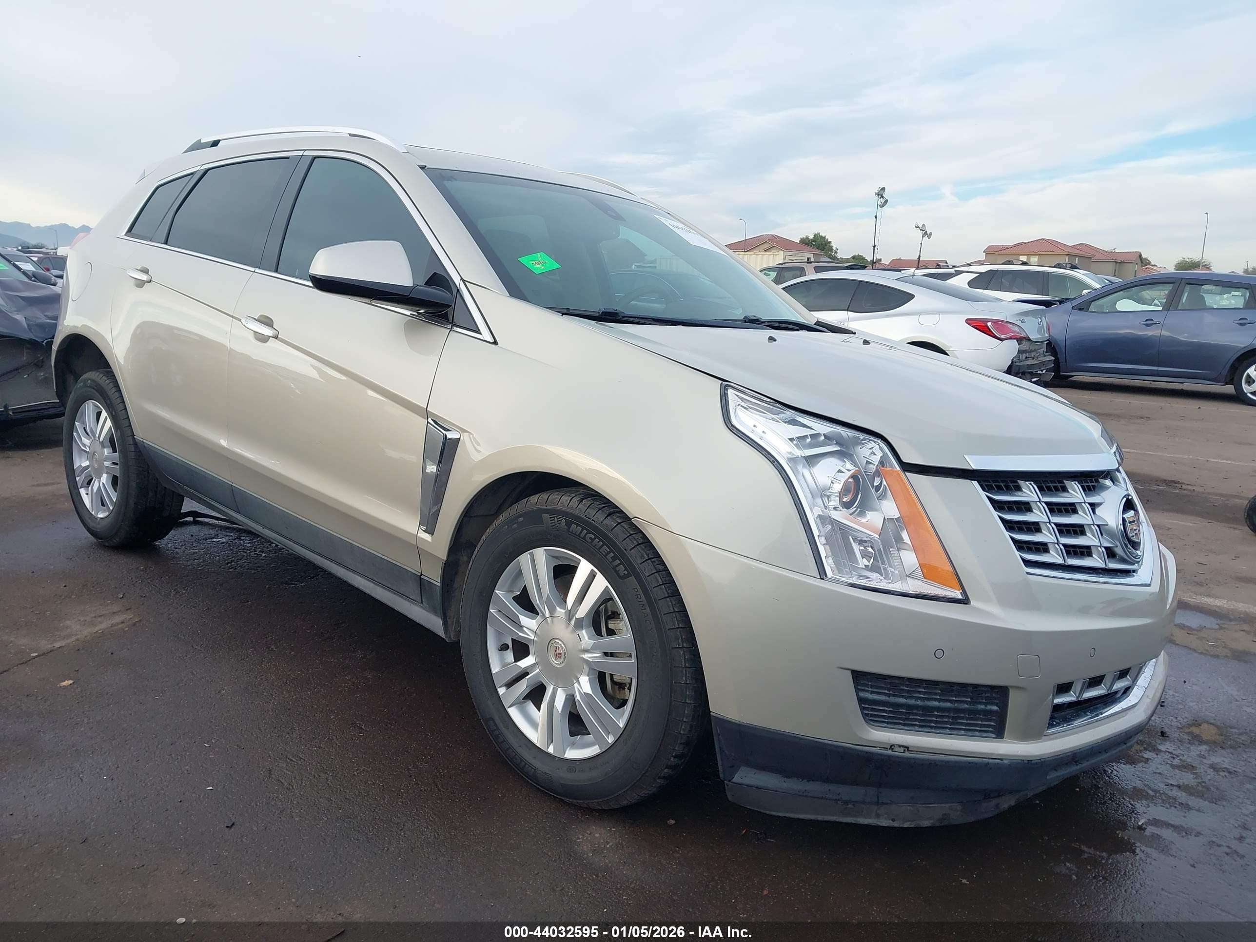 2016 Cadillac SRX Luxury Collection, VIN 3GYFNBE30GS532968 — Front end