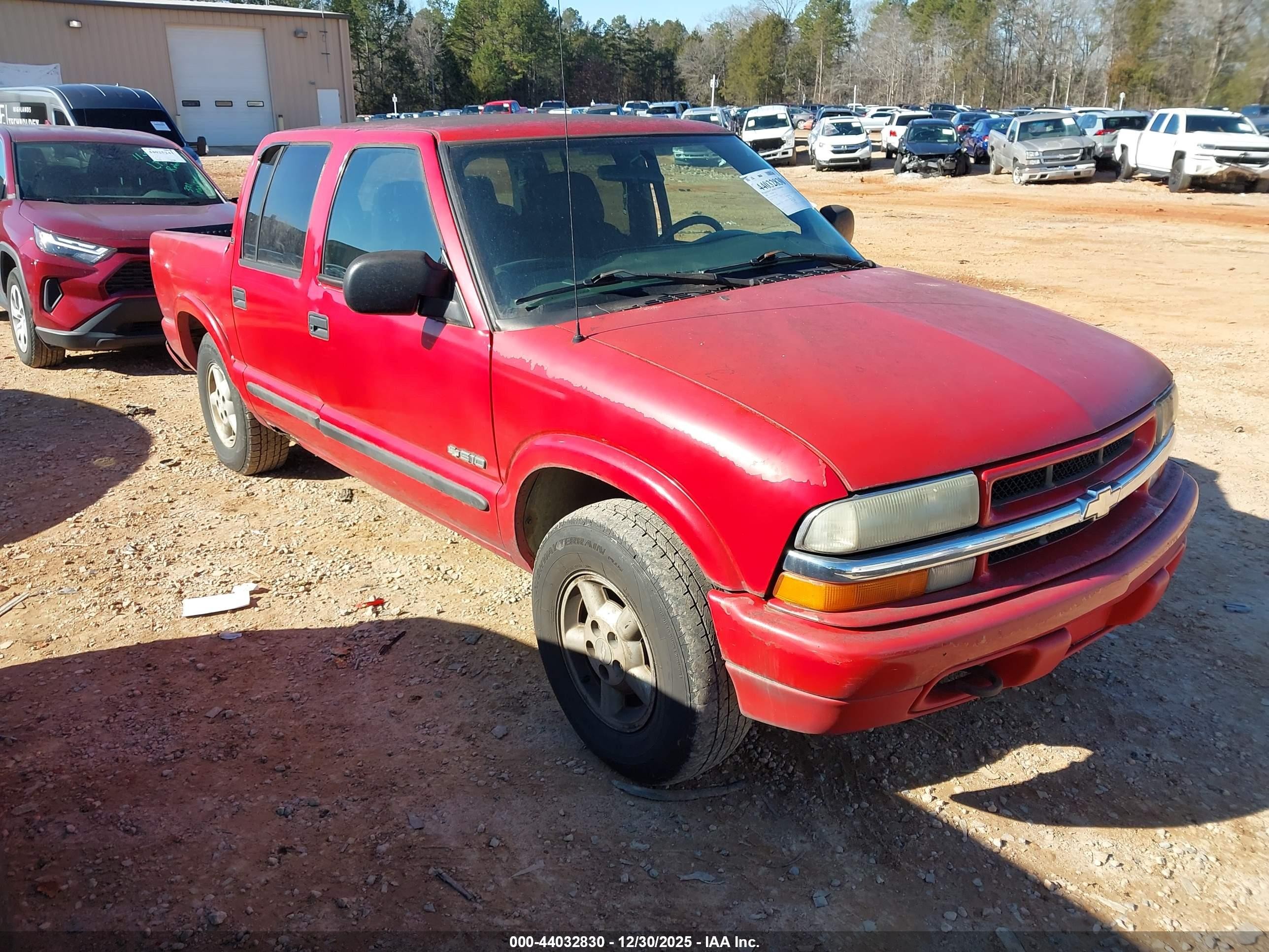 2004 Chevrolet S-10 LS, VIN 1GCDT13XX4K126190 — Side