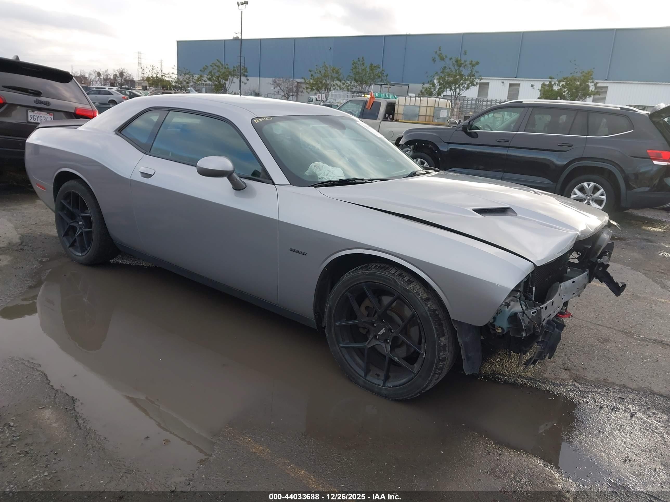2017 Dodge Challenger R/T, VIN 2C3CDZBT5HH611683 — Front end