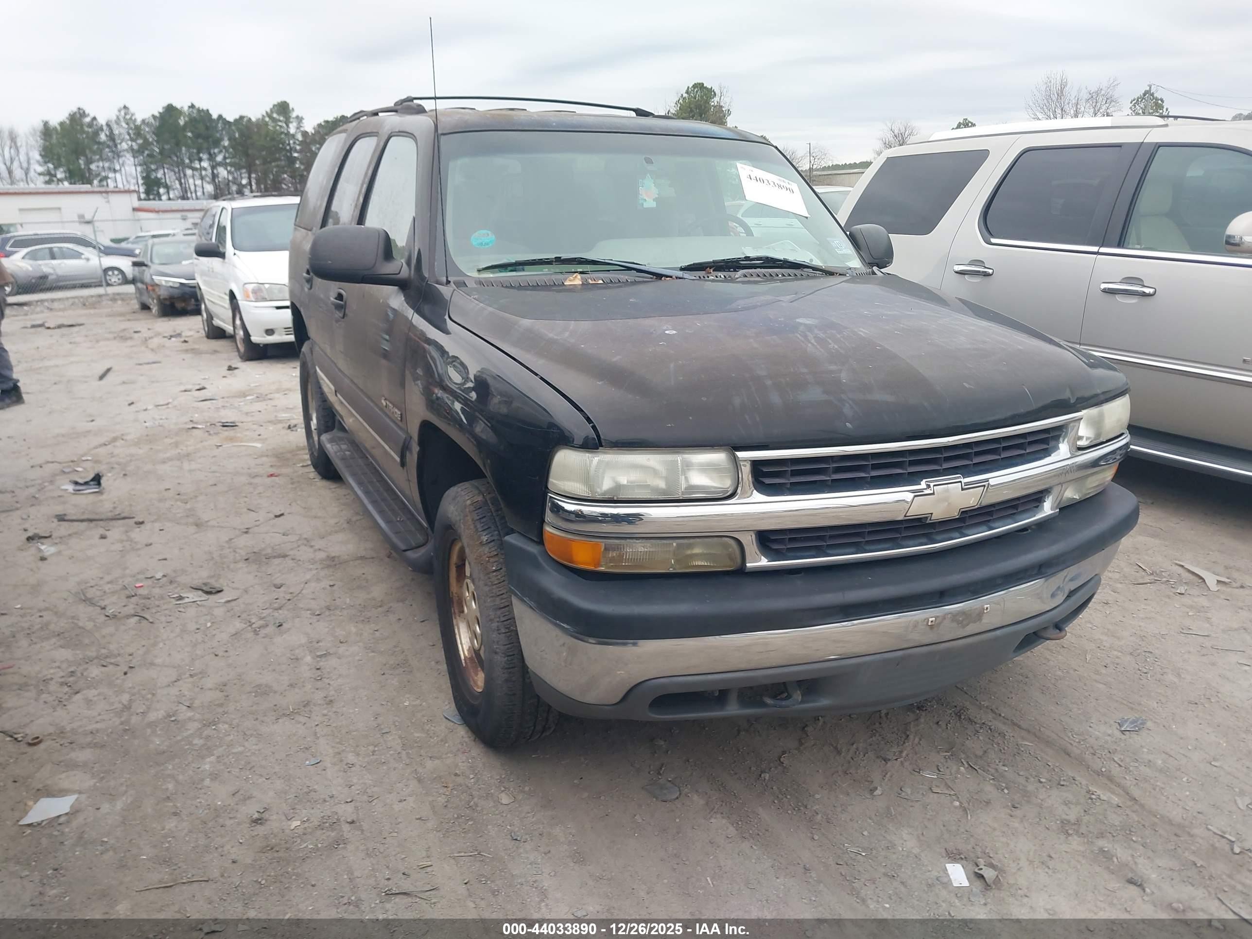 2001 Chevrolet Tahoe LS, VIN 1GNEK13T91R163570 — Front end