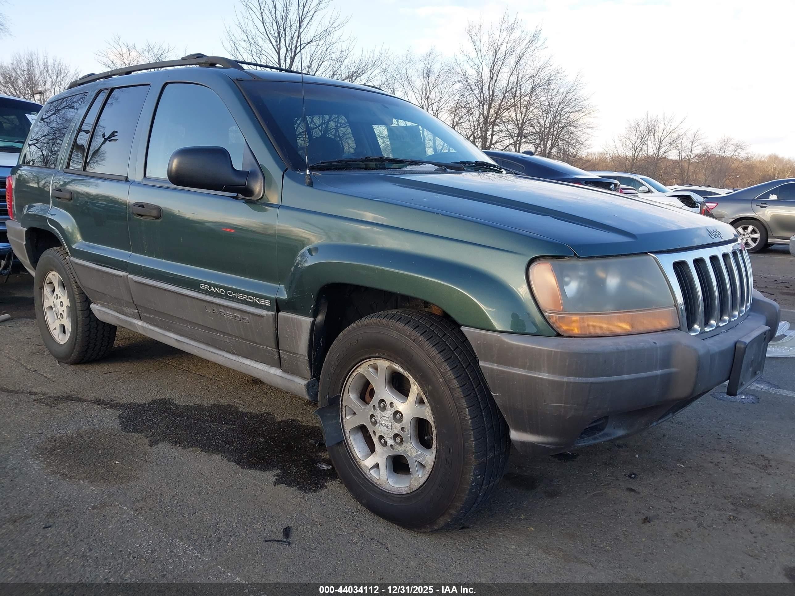 2000 Jeep Grand Cherokee Laredo, VIN 1J4GW48S8YC219934 — Front end