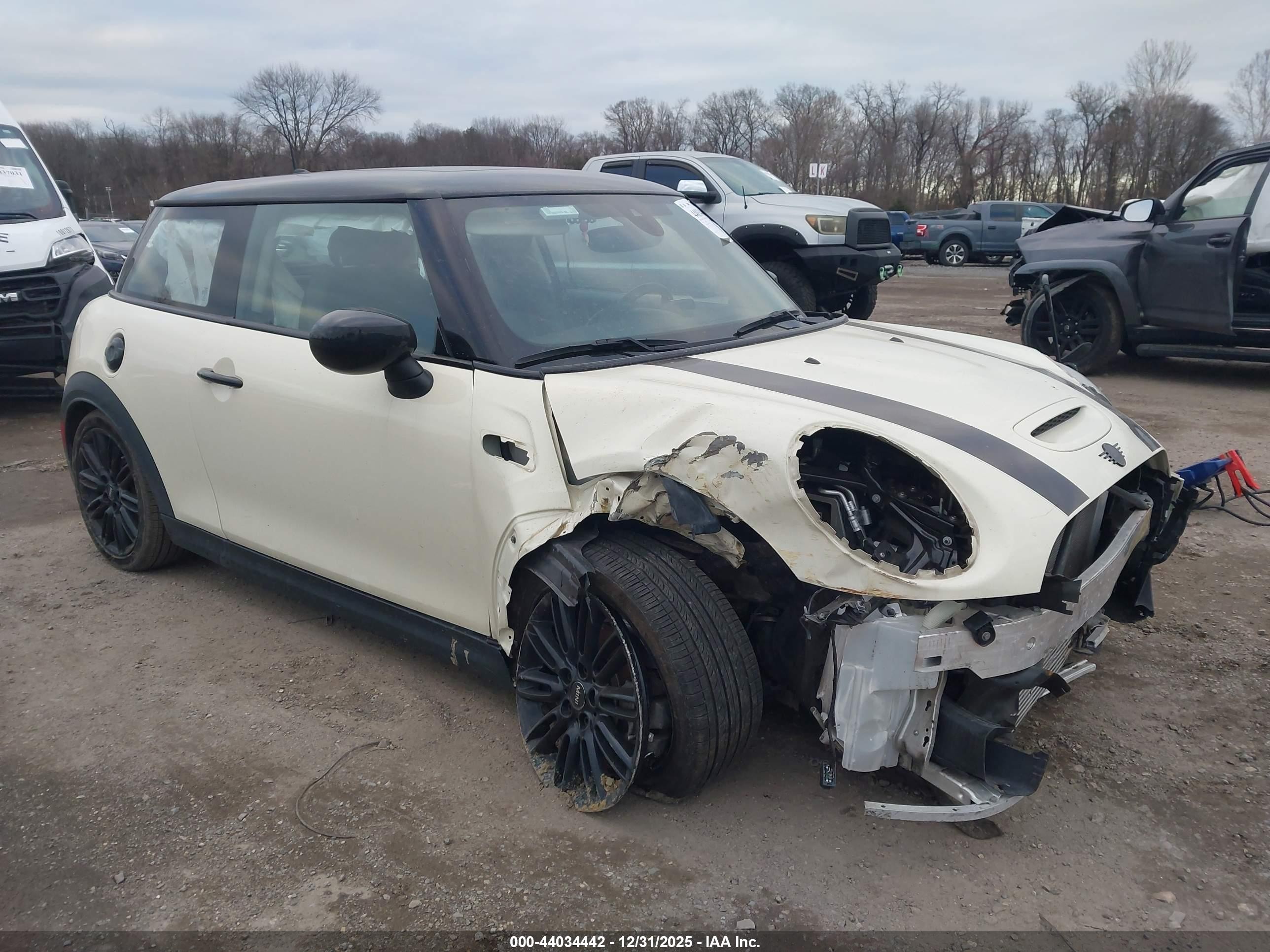 2023 MINI Hardtop Cooper S, VIN WMW53DH06P2T21805 — Front end