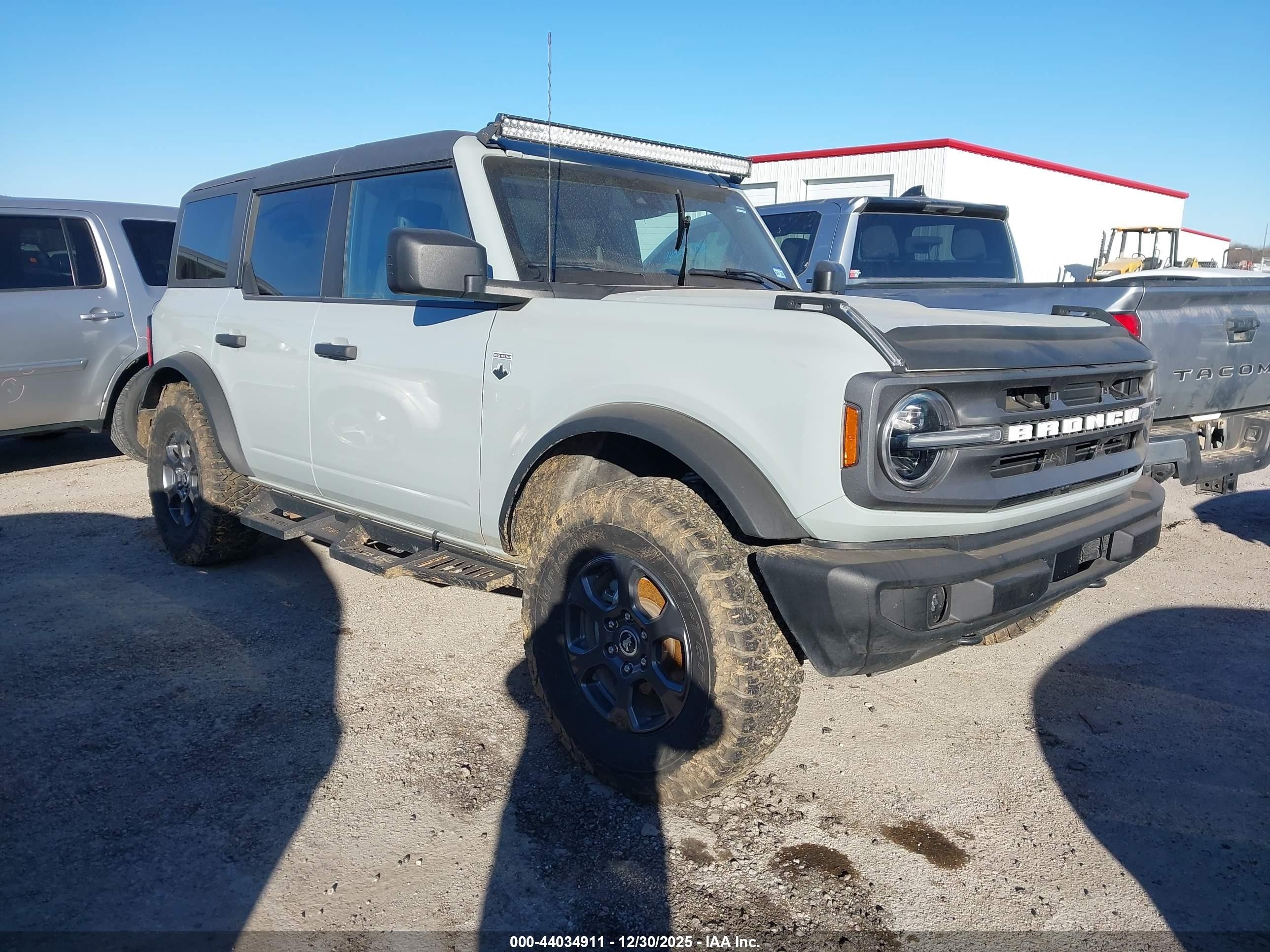 2023 Ford Bronco Outer Banks, VIN 1FMDE5BH6PLB84786 — Rear end