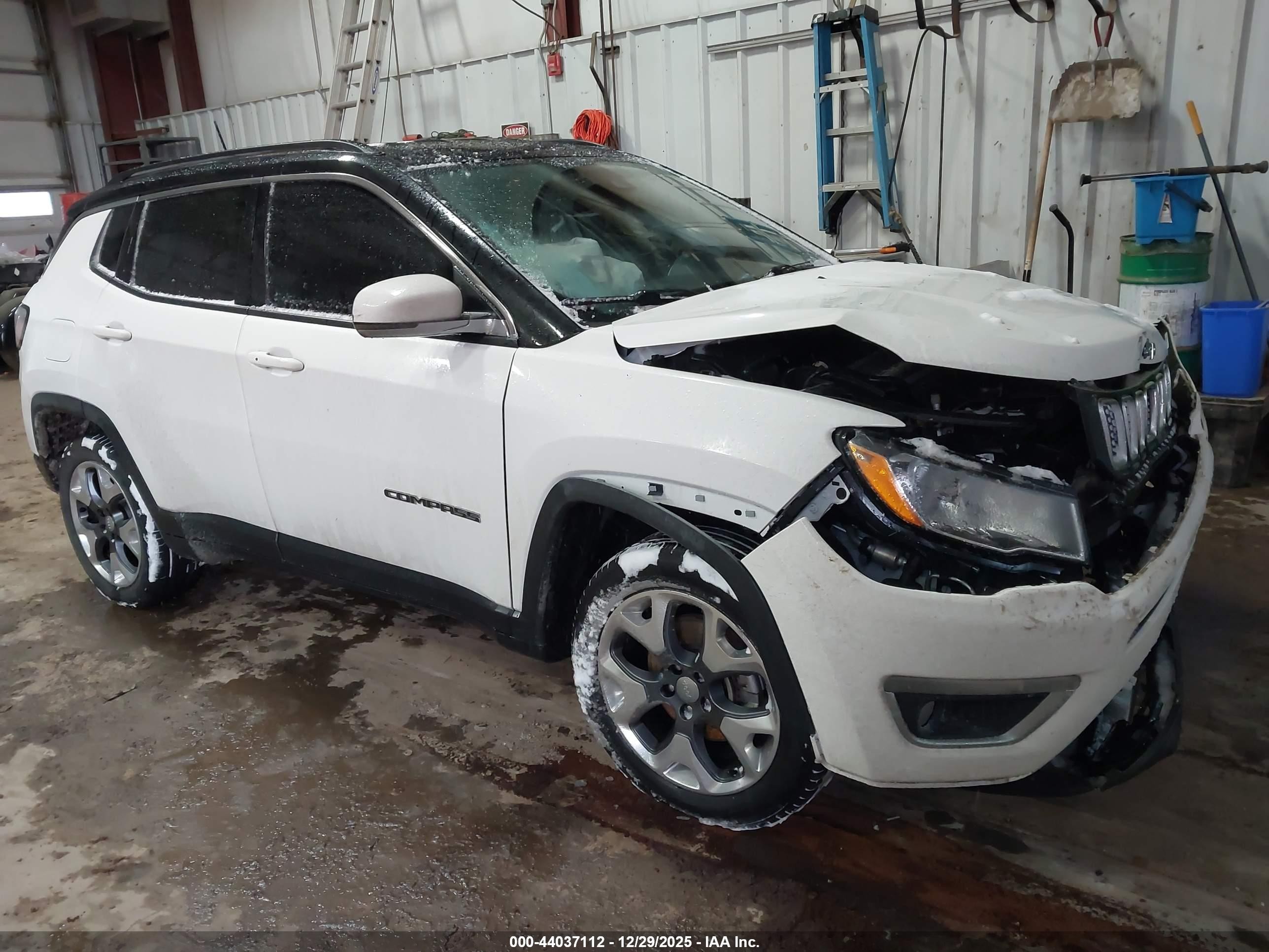2021 Jeep Compass Limited, VIN 3C4NJDCB2MT525481 — Front end