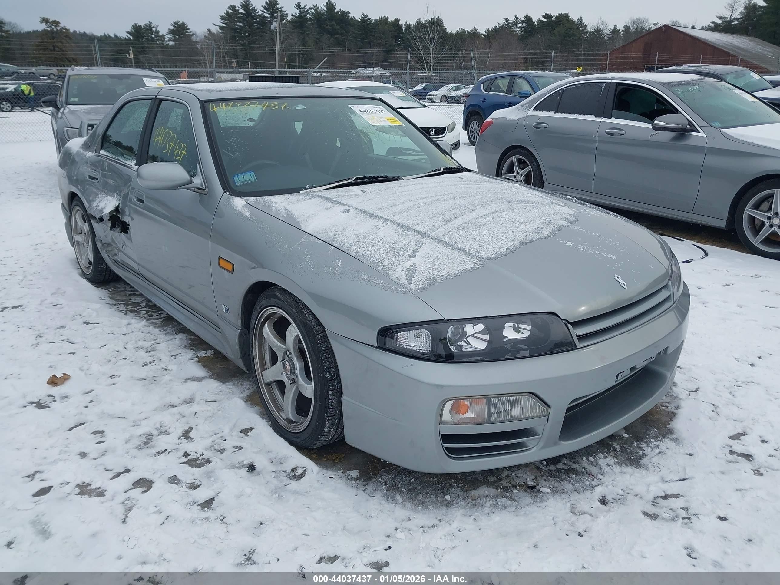 1997 Nissan Skyline, VIN HR33105907 — Side