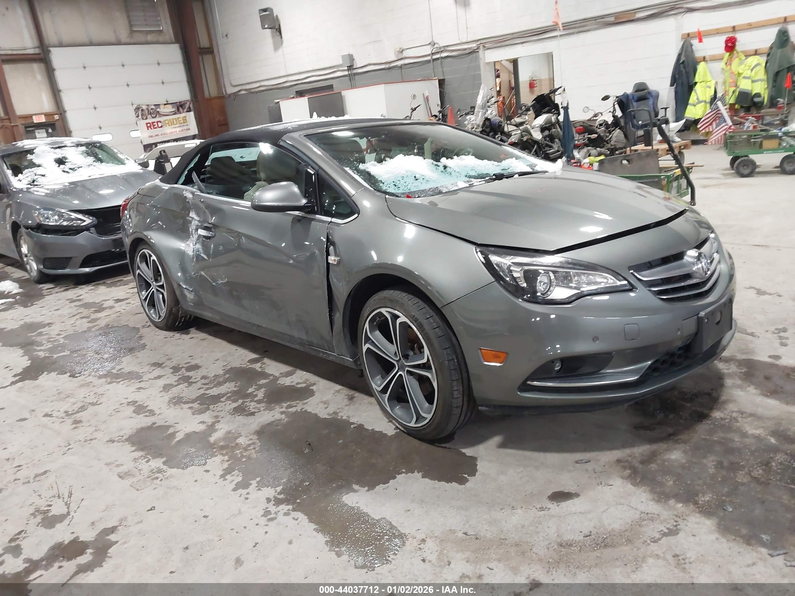 2018 Buick Cascada Premium, VIN W04WH3N54JG067549 — Зад