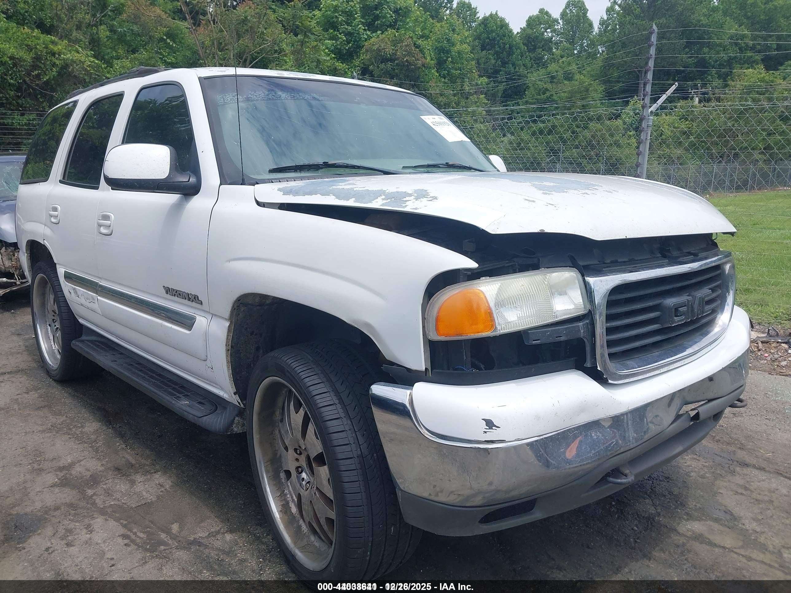 2002 GMC Yukon SLT, VIN 1GKEC13Z32J288773 — Front end