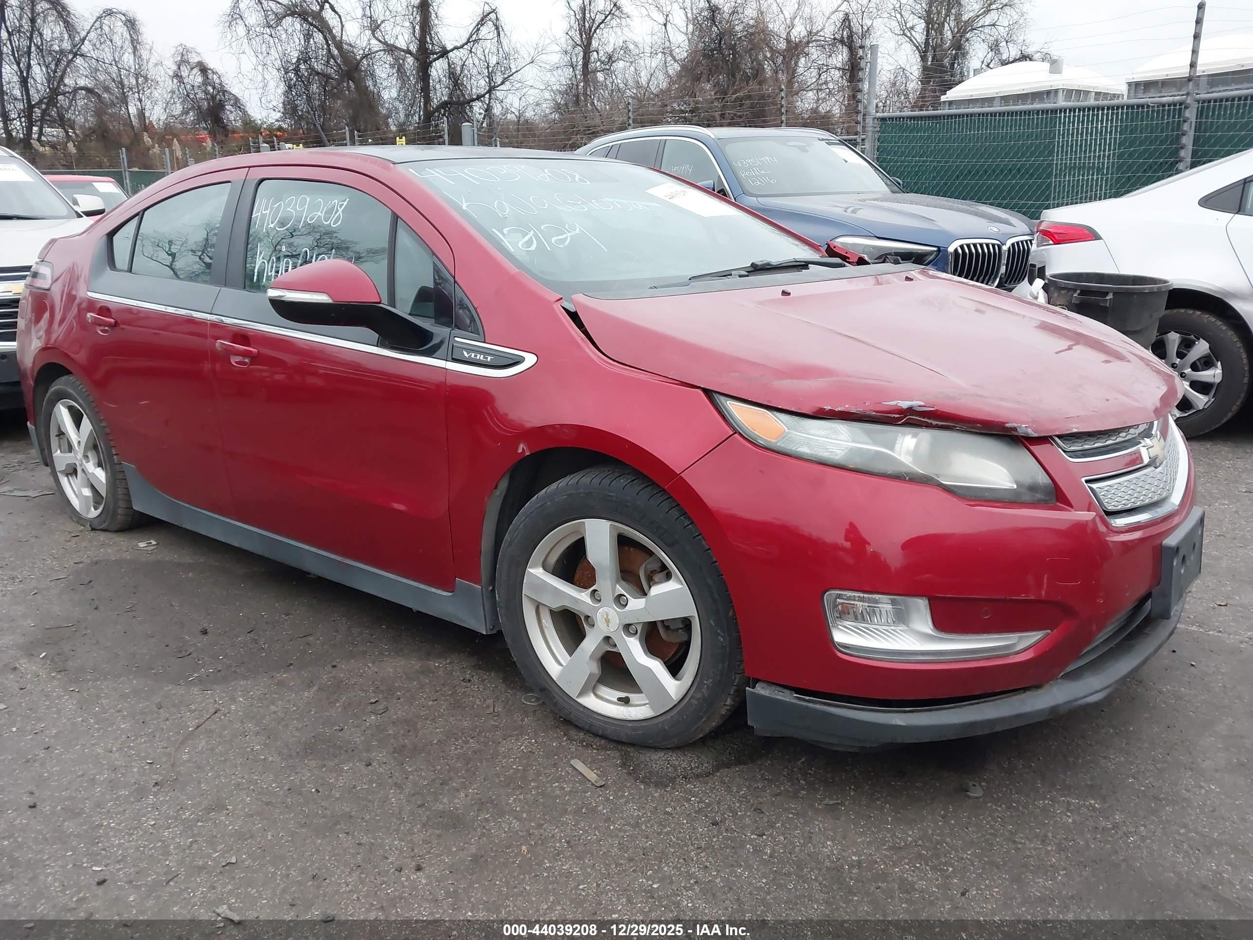 2011 Chevrolet Volt, VIN 1G1RD6E40BU100565 — Front end