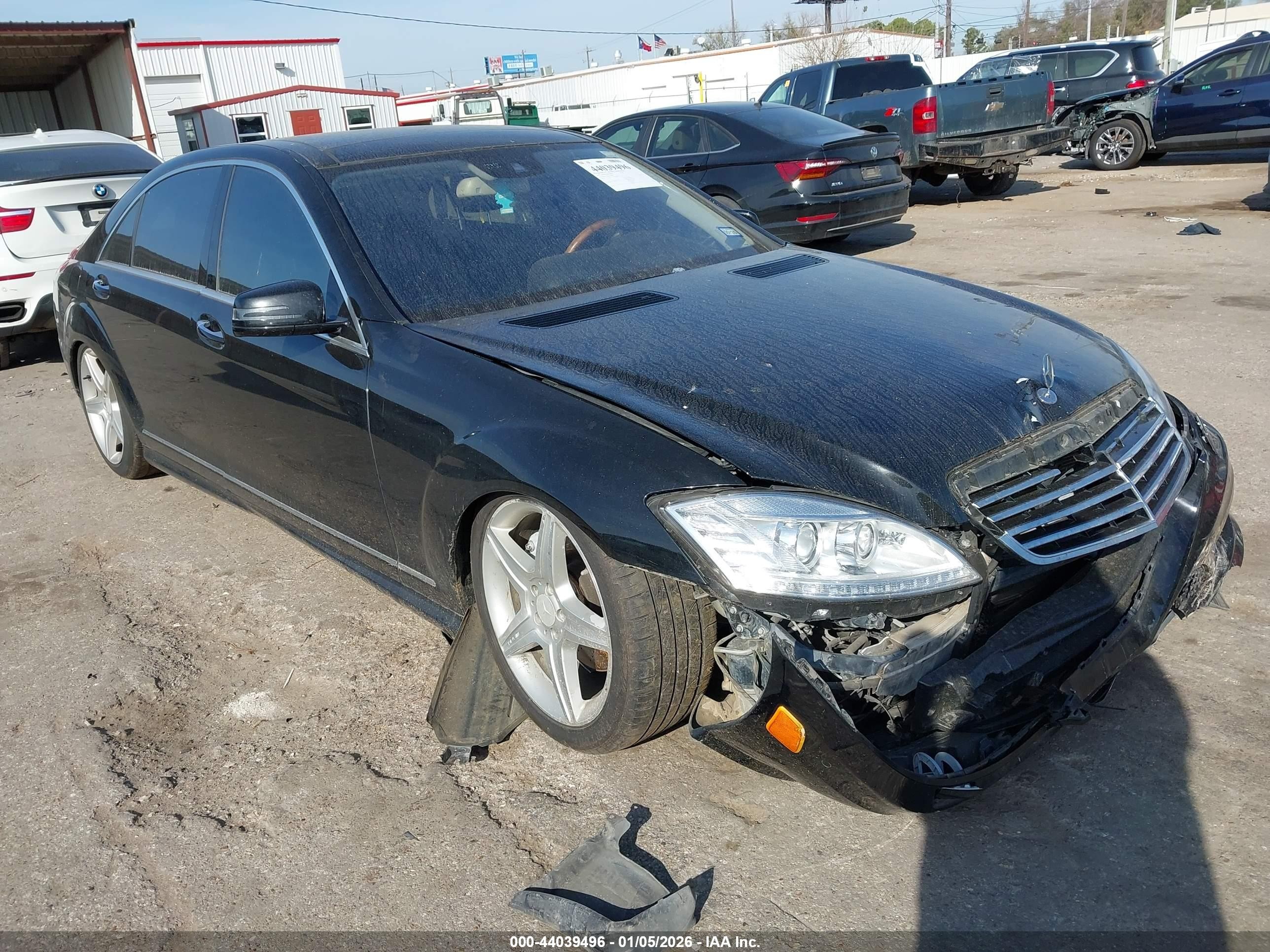 2010 Mercedes-Benz S 550, VIN WDDNG7BB2AA288971 — Front end