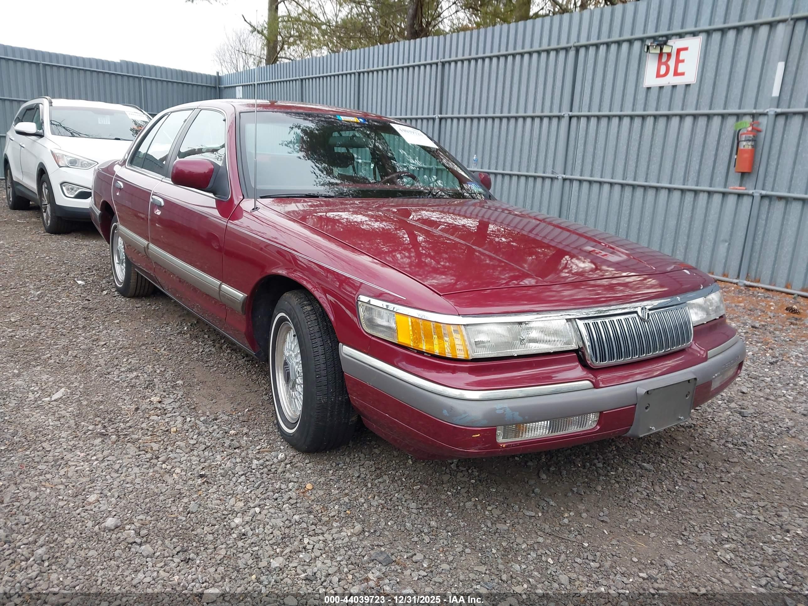 1992 Mercury Grand Marquis LS, VIN 2MELM75W3NX750510 — Front end