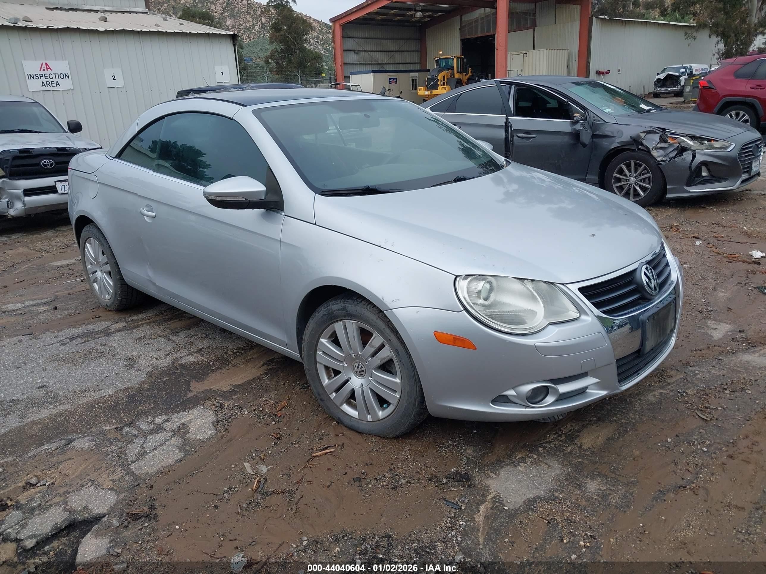 2010 Volkswagen Eos Komfort, VIN WVWBA7AH0AV015475 — Side