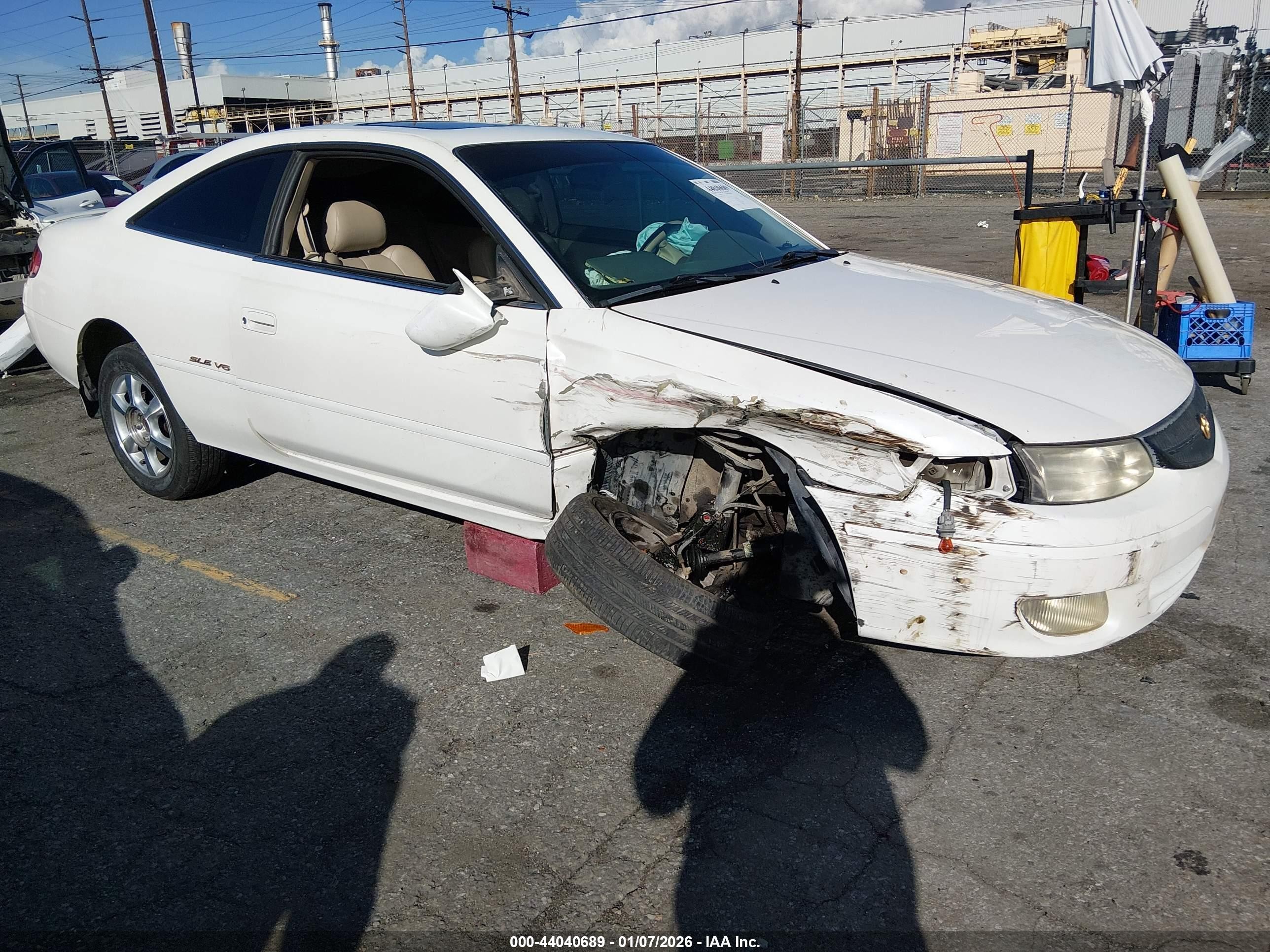 2000 Toyota Solara SLE, VIN 2T1CF28P7YC275374 — Front end