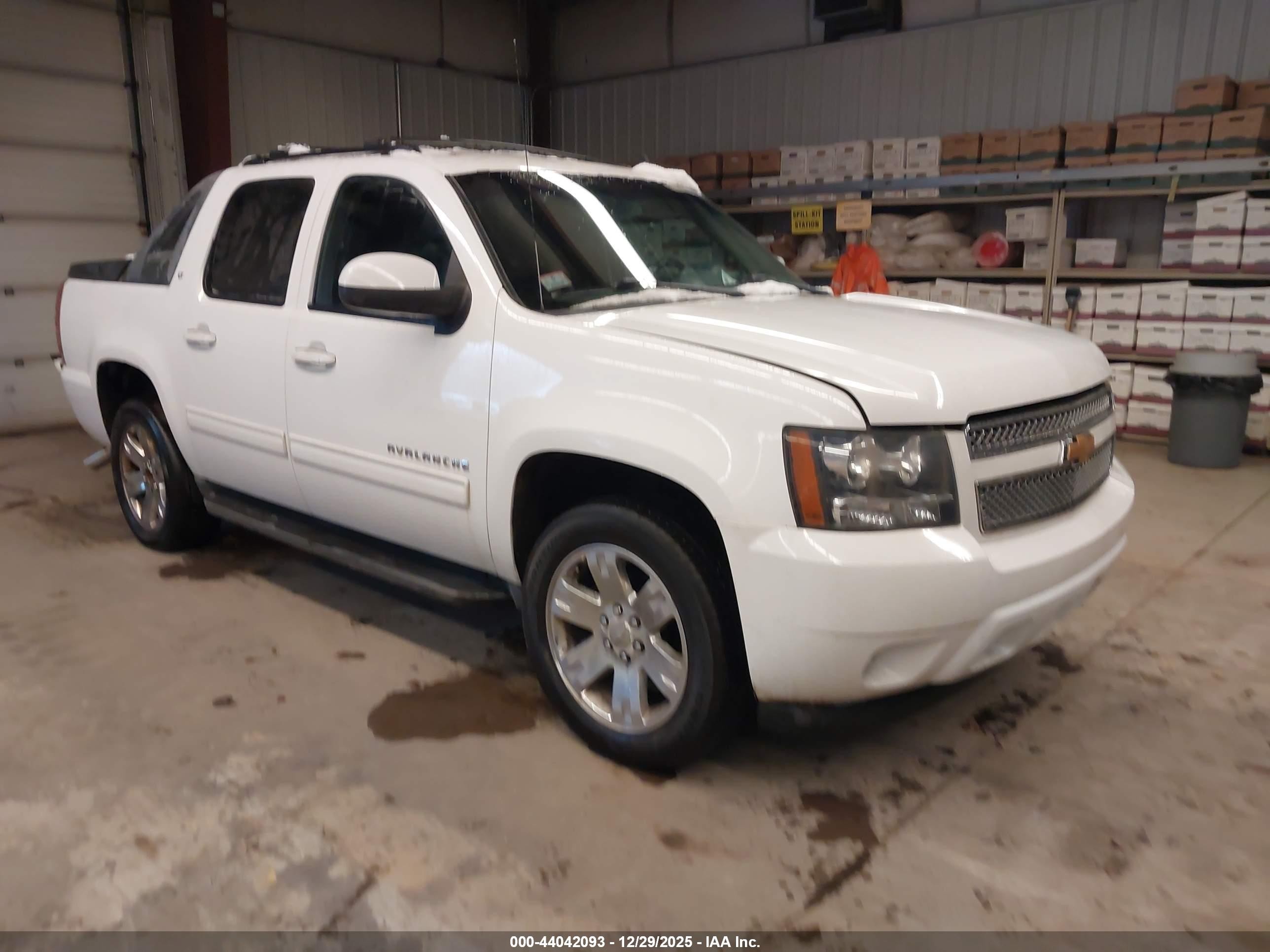 2012 Chevrolet Avalanche LT, VIN 3GNTKFE76CG263536 — Перед