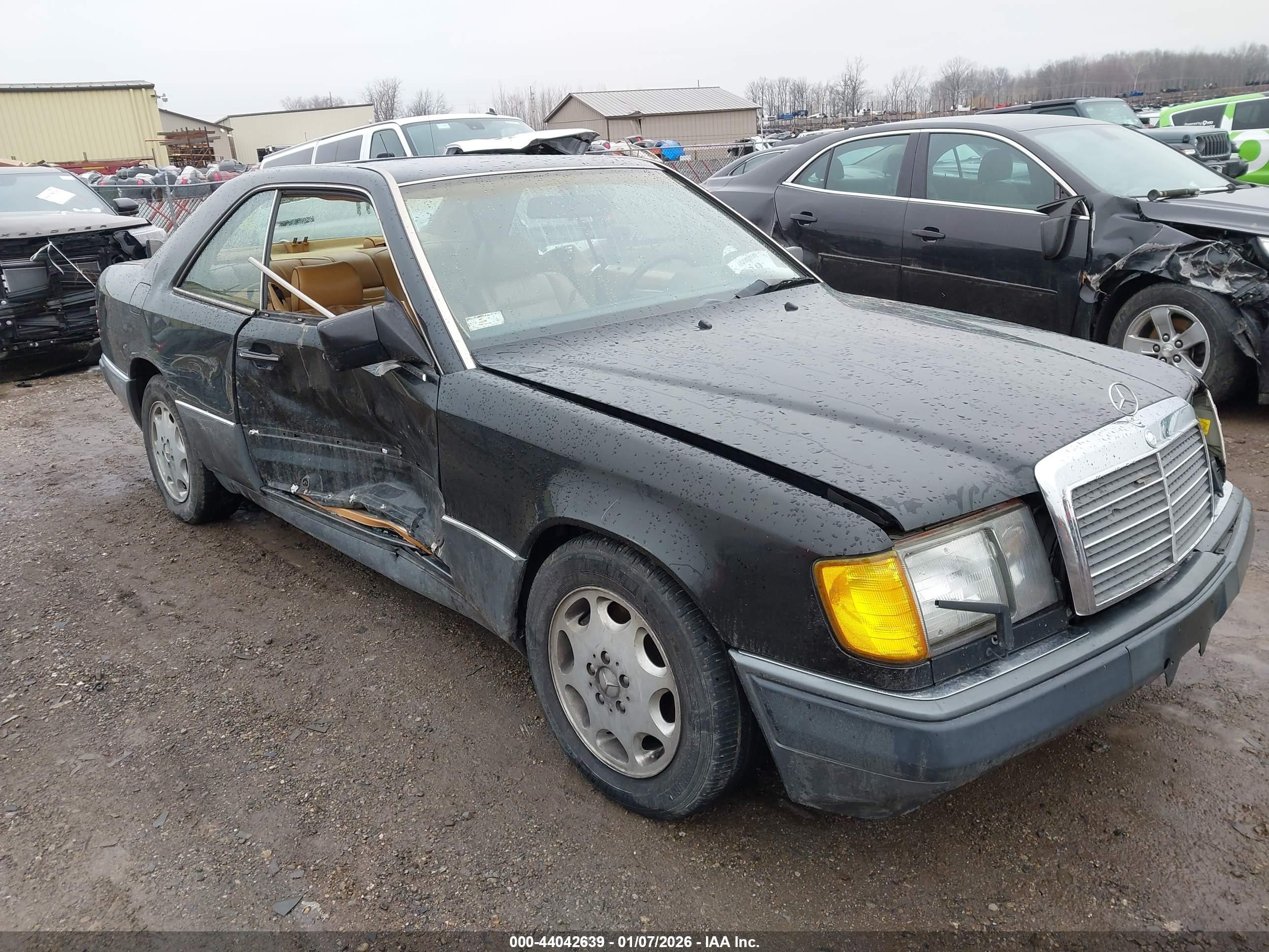 1993 Mercedes-Benz 300, VIN WDBEA52E2PB936840 — Front end