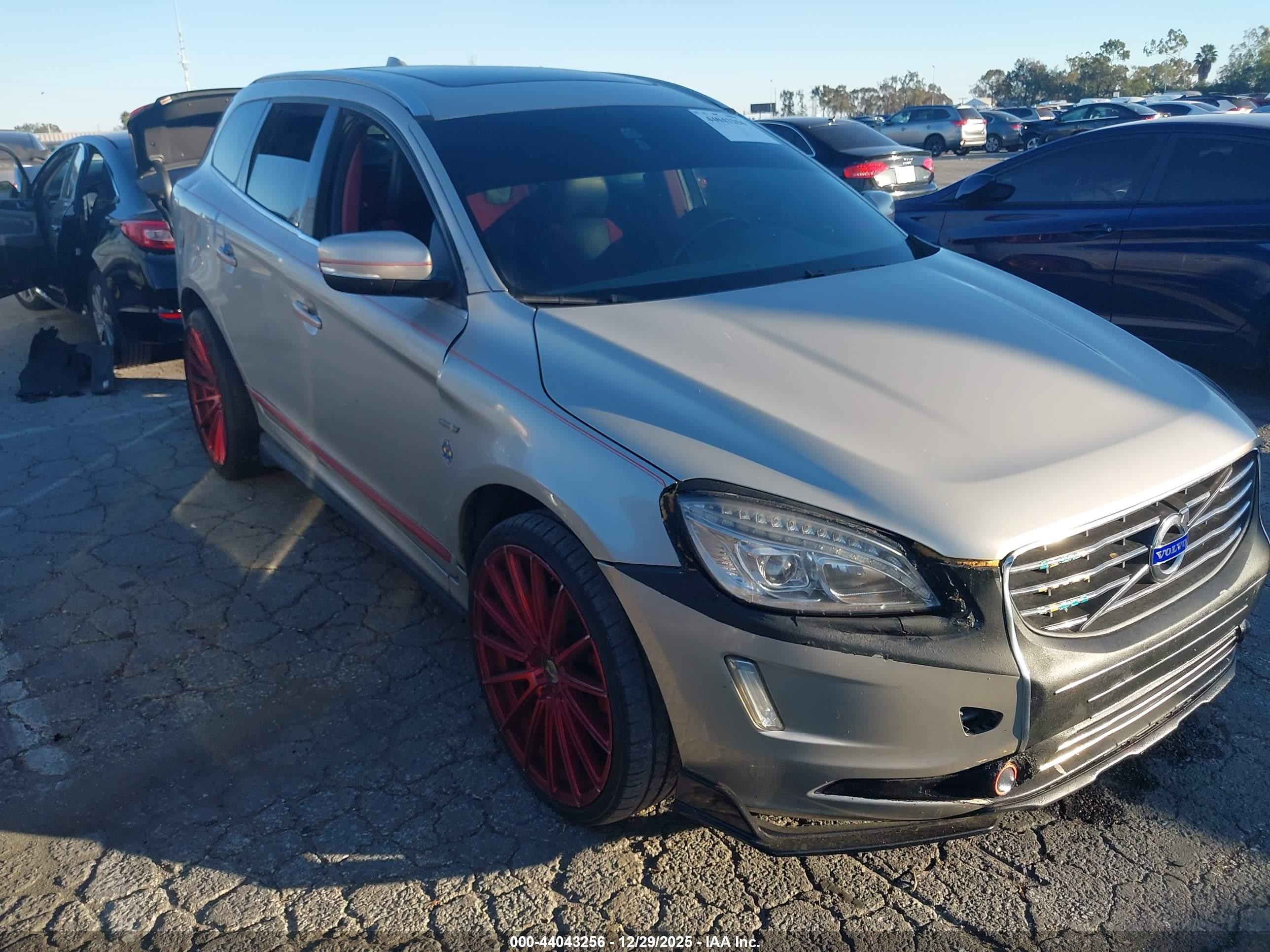 2017 Volvo XC60 Inscription, VIN YV440MDU7H2008972 — Vandalism