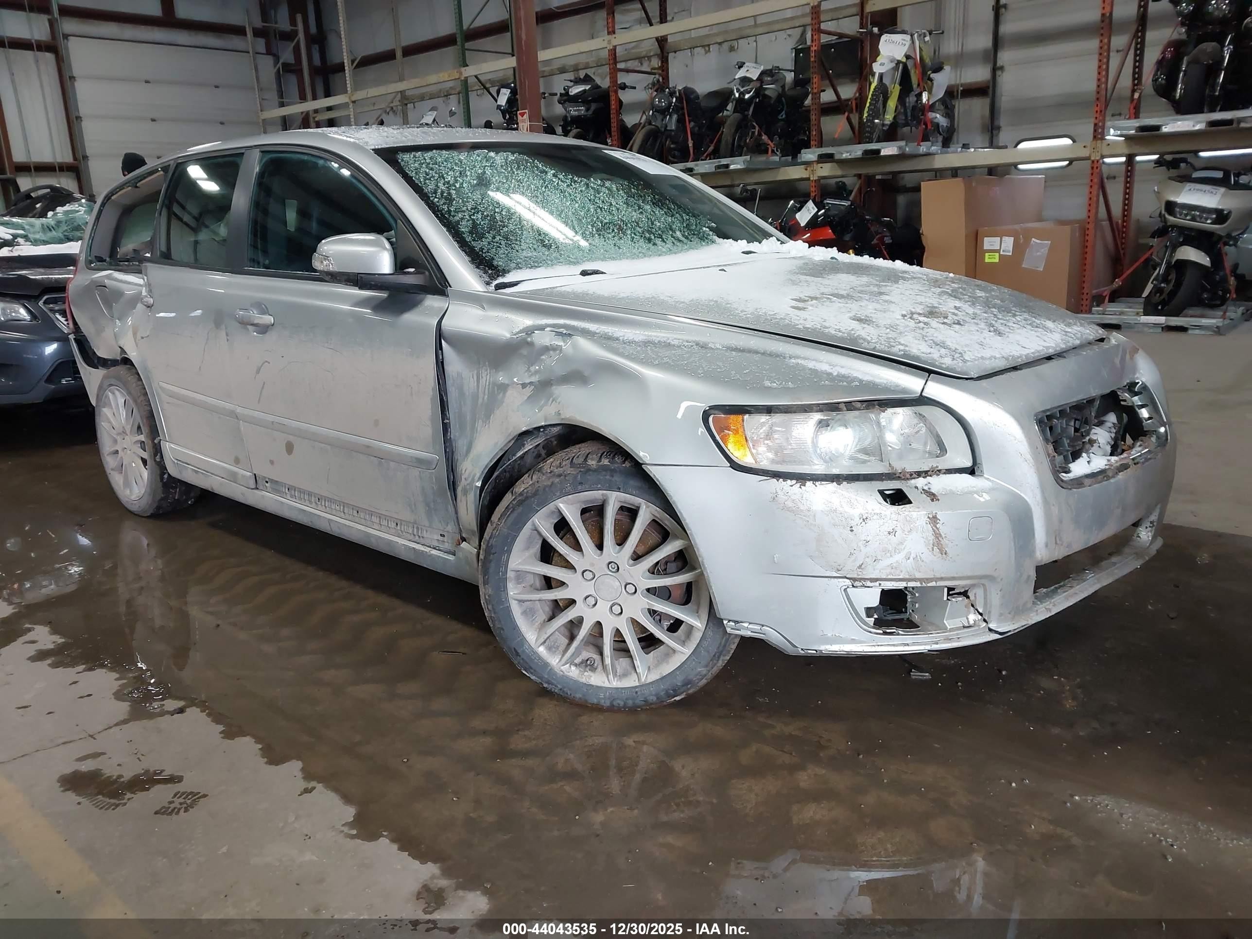 2011 Volvo V50, VIN YV1672MW3B2592771 — Front end