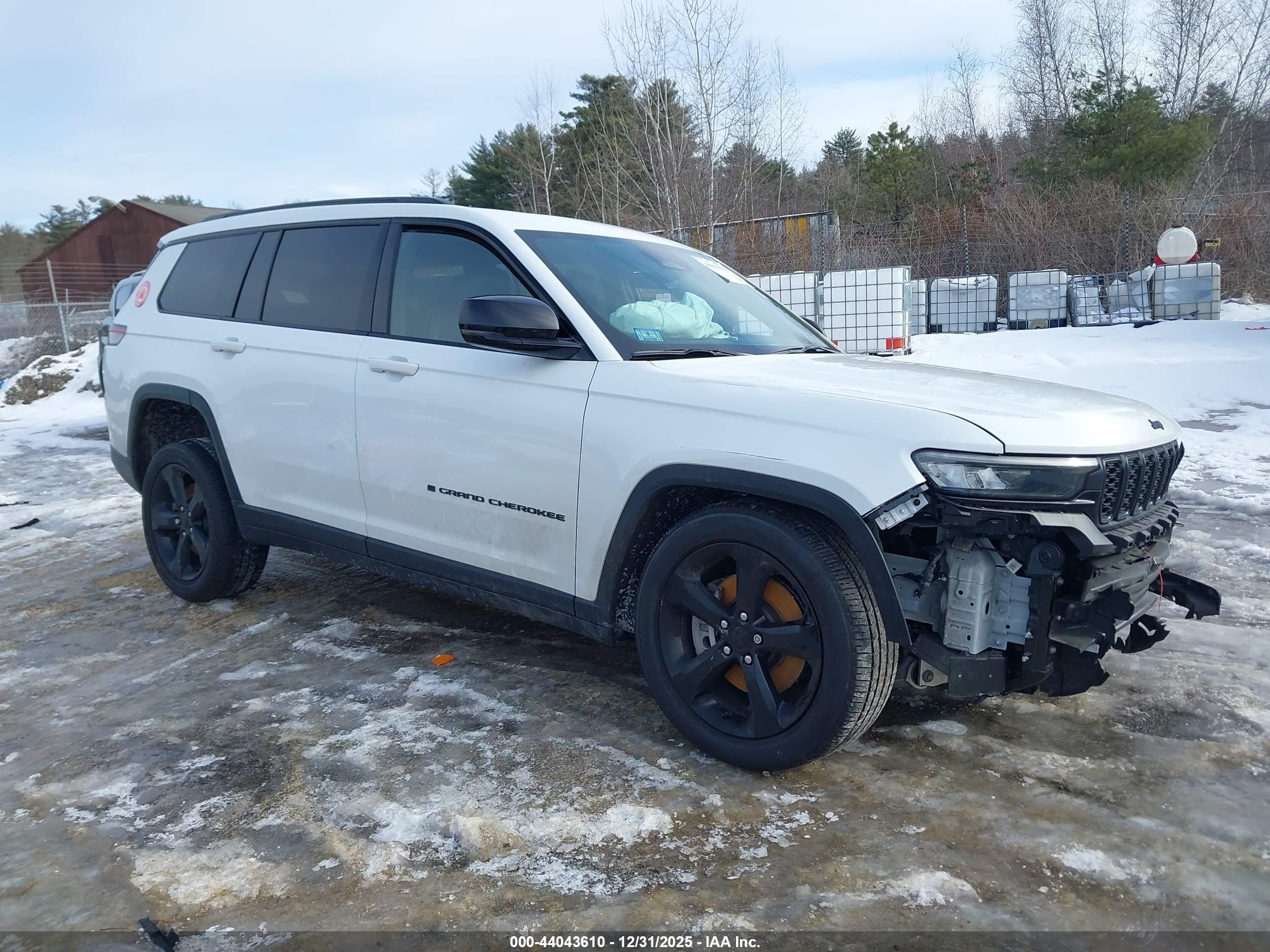 2025 Jeep Grand Cherokee Altitude X, VIN 1C4RJKAG7S8653991 — Front end