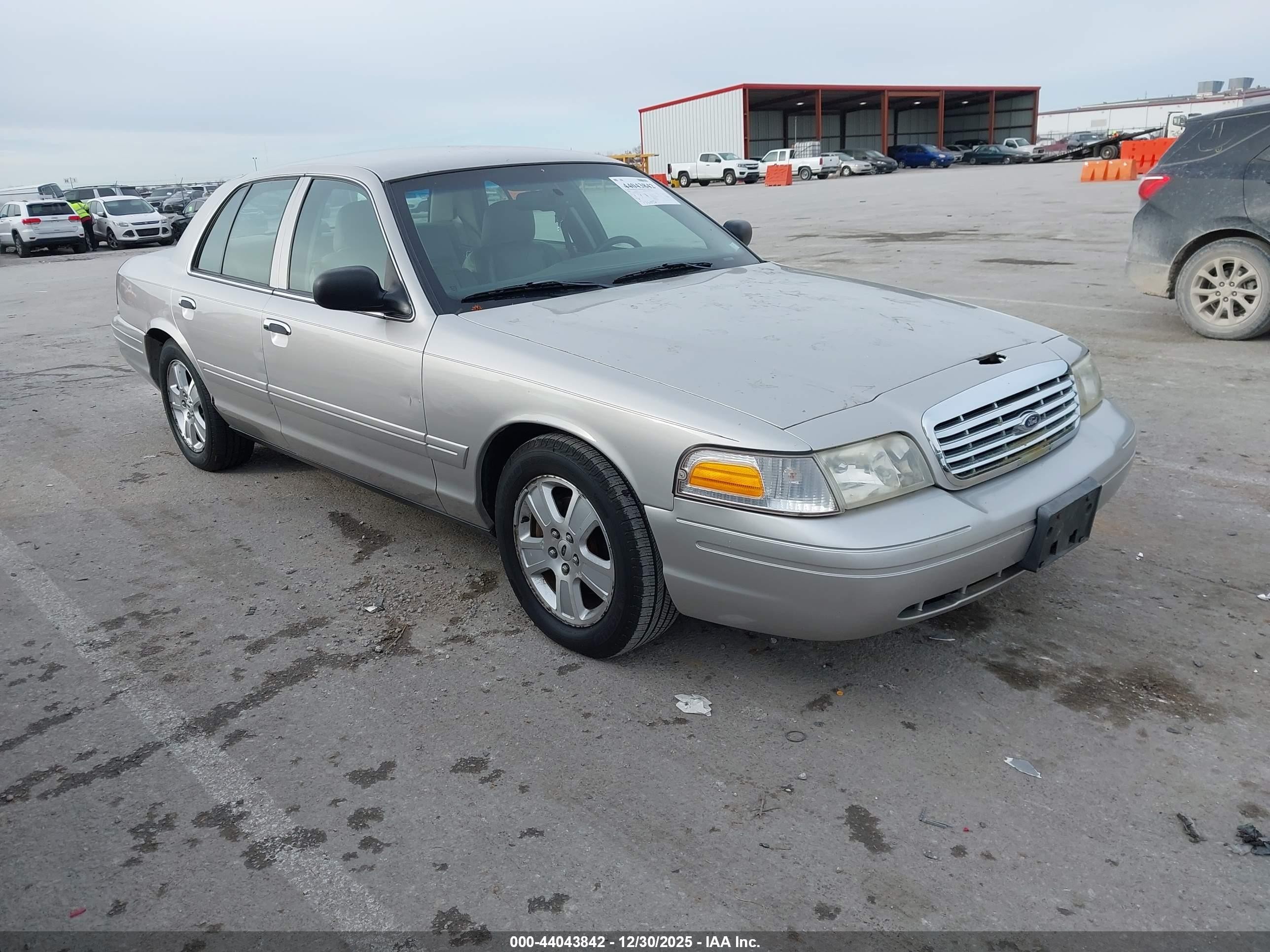2008 Ford Crown Victoria LX, VIN 2FAFP74V08X171077 — Normal wear