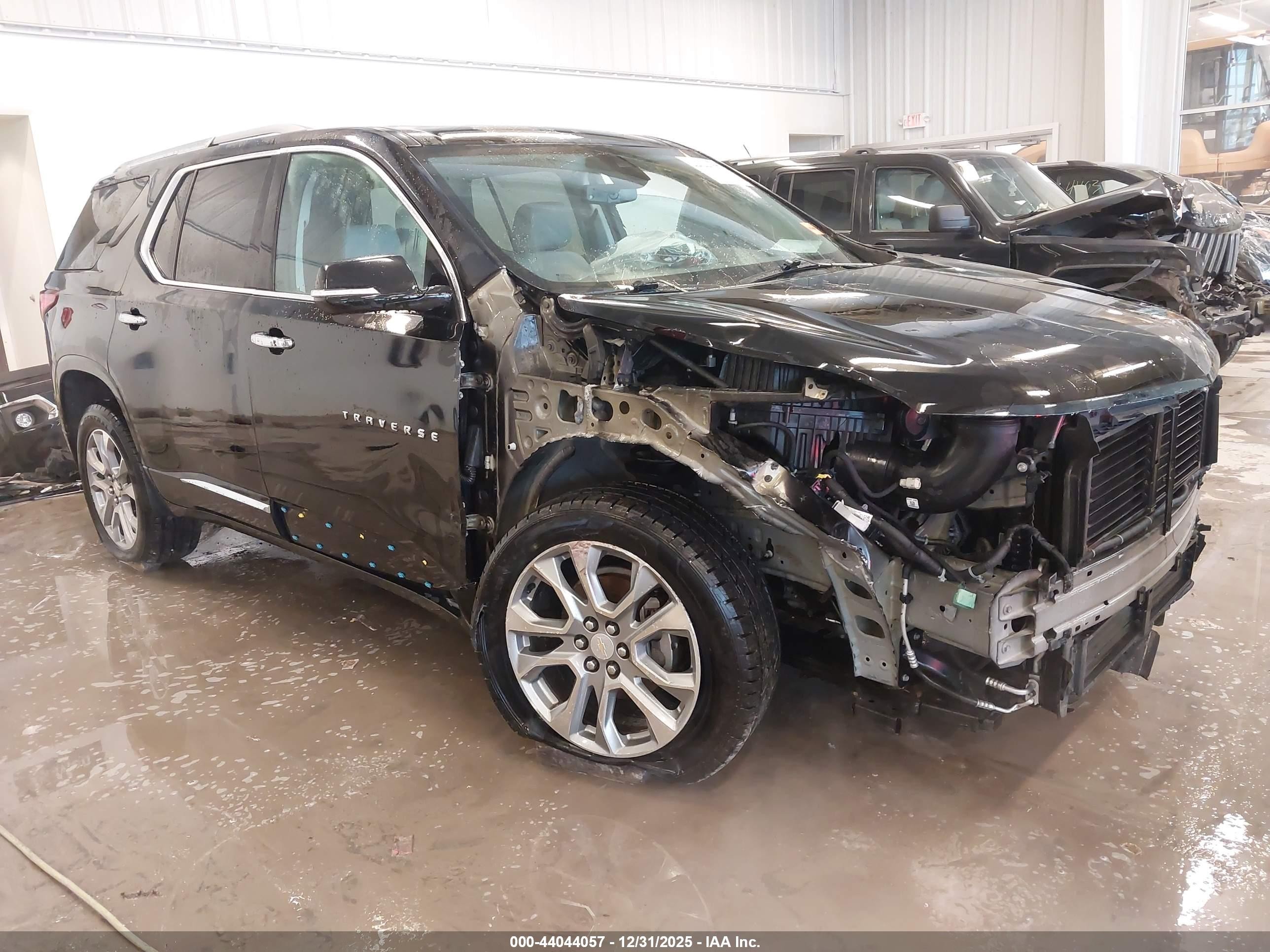 2018 Chevrolet Traverse Premier, VIN 1GNERKKW6JJ101829 — Front end