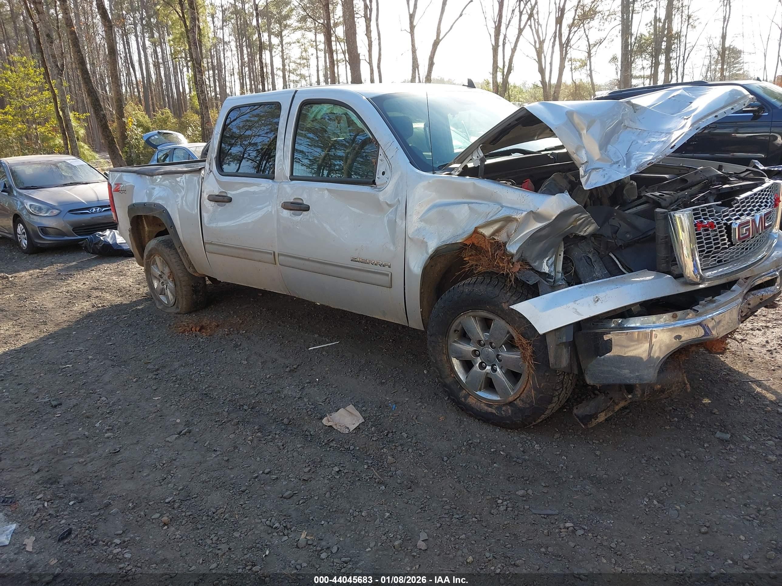 2013 GMC Sierra 1500 SLE, VIN 3GTP2VE75DG222272 — Front end
