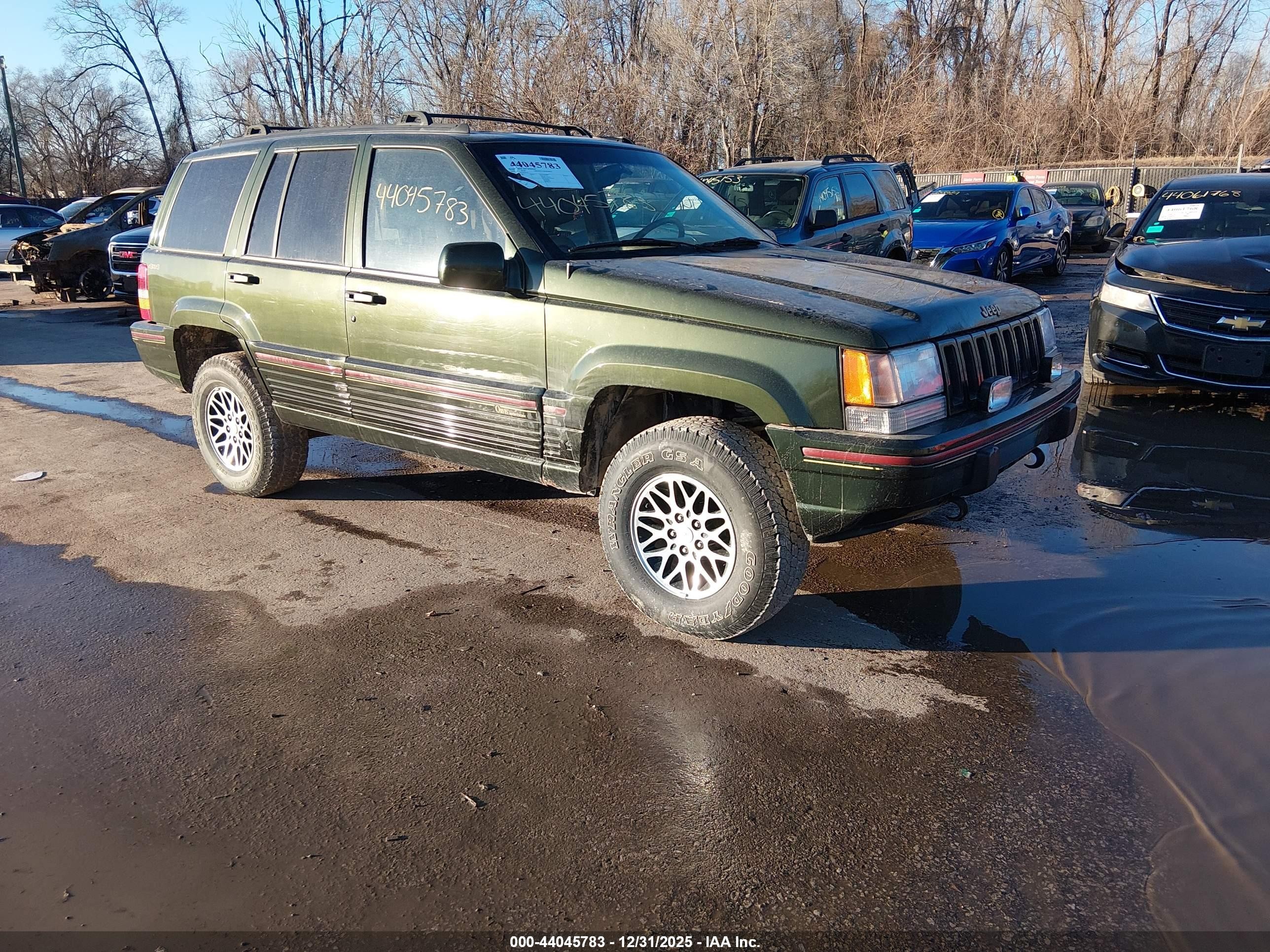 1995 Jeep Grand Cherokee Limited, VIN 1J4GZ78Y1SC564551 — Engine fire