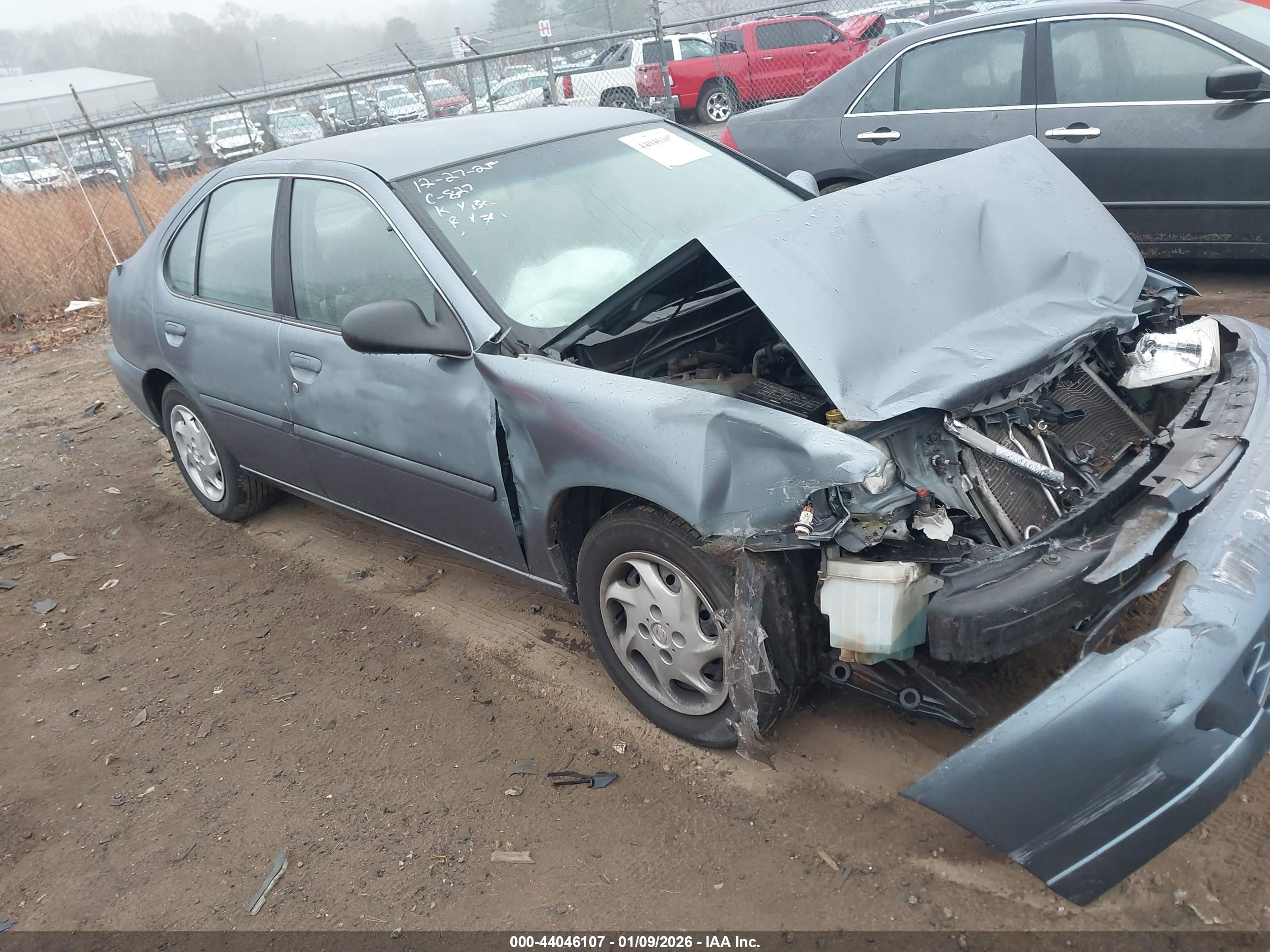 1999 Nissan Altima XE, VIN 1N4DL01DXXC185540 — Front end