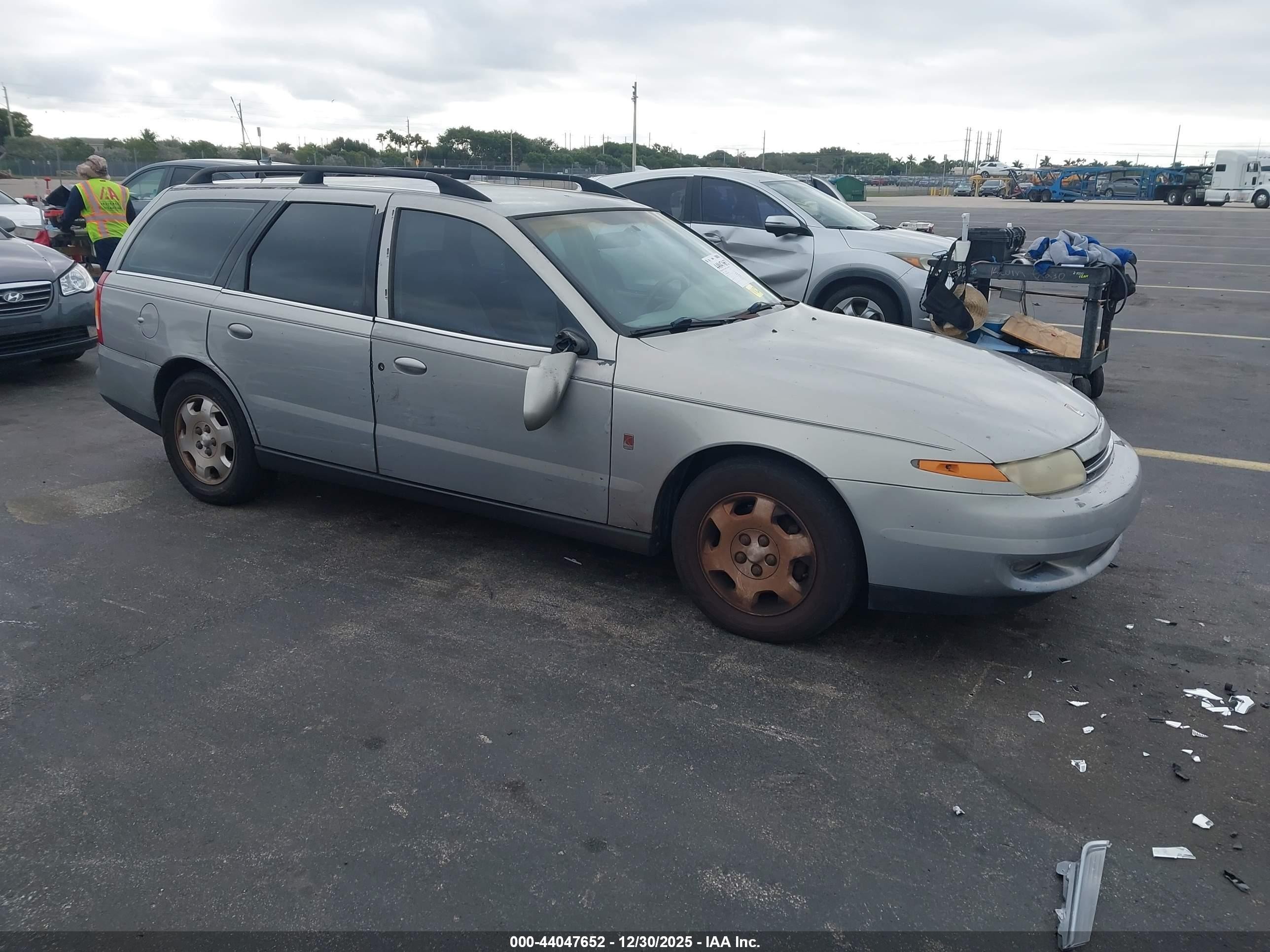 2000 Saturn LW, VIN 1G8JW82R0YY602434 — Side
