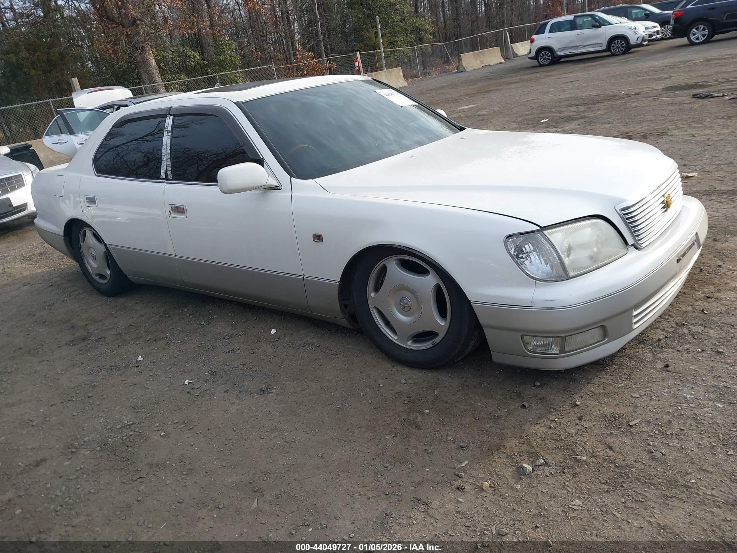 1998 Toyota Celsior, VIN UCF20UCF200142850 — Front end