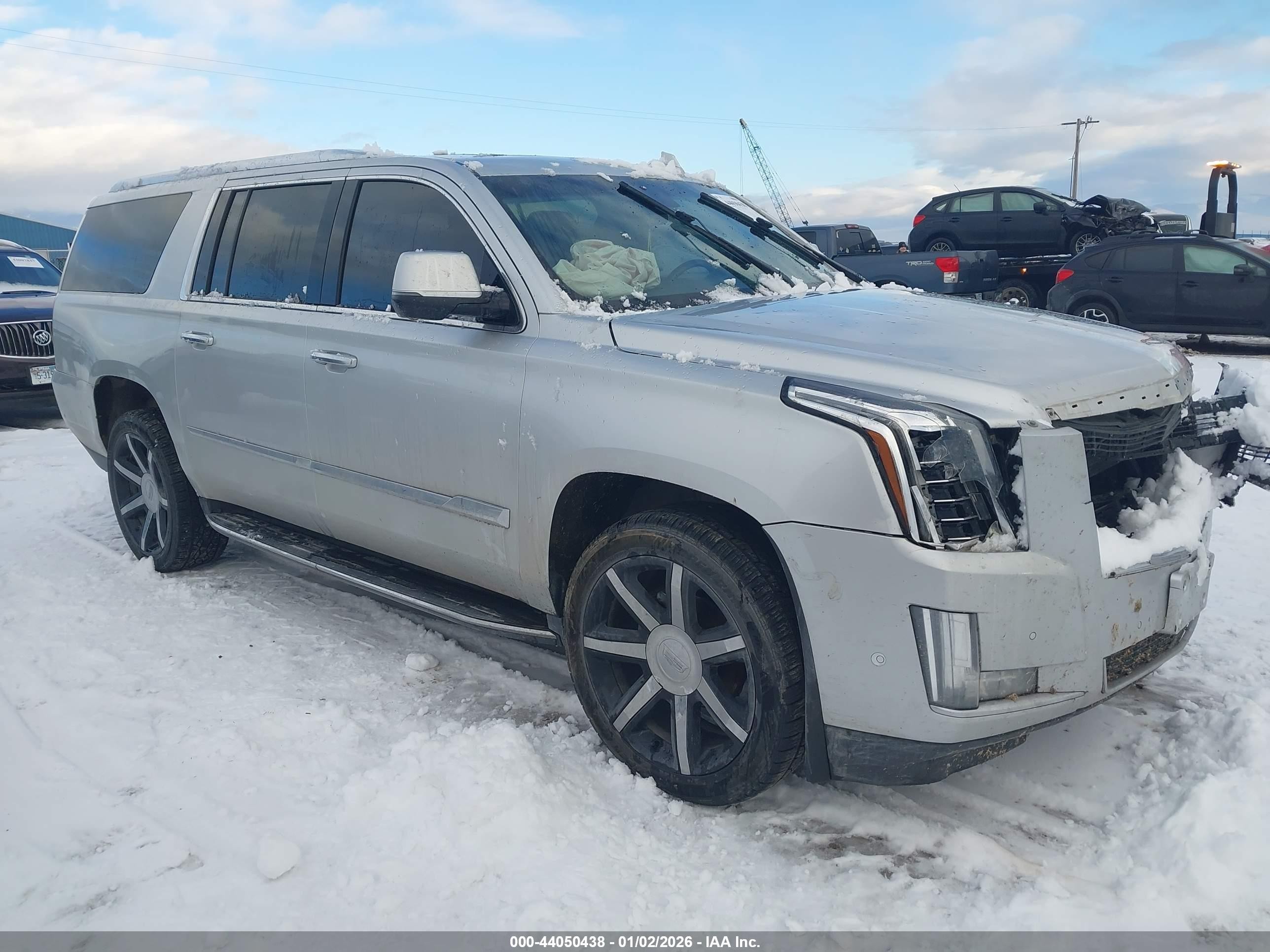 2017 Cadillac Escalade ESV Luxury, VIN 1GYS4HKJ6HR175520 — Front end