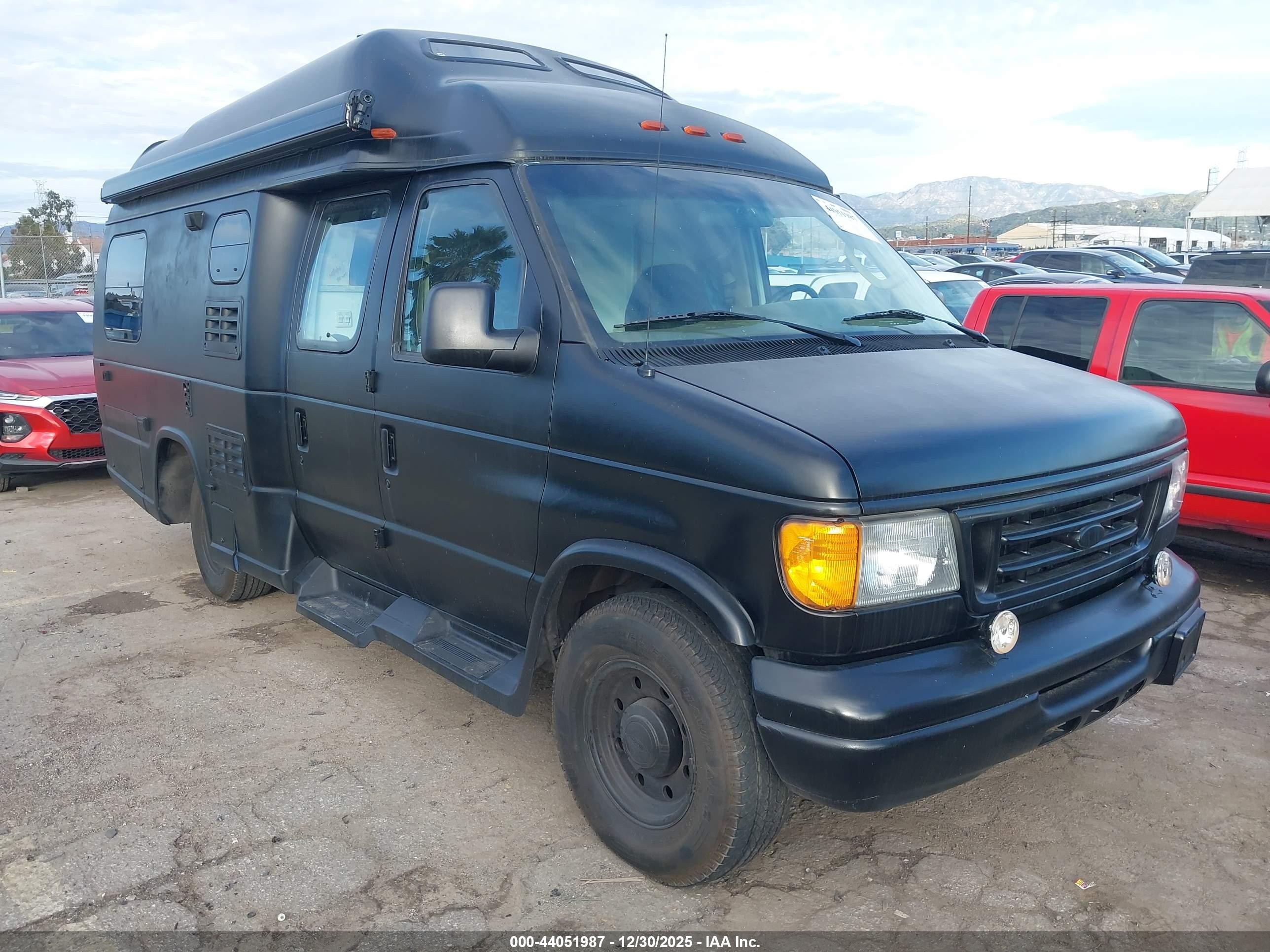 2006 Ford E-350, VIN 1FDSE34S36HA19137 — Rear end