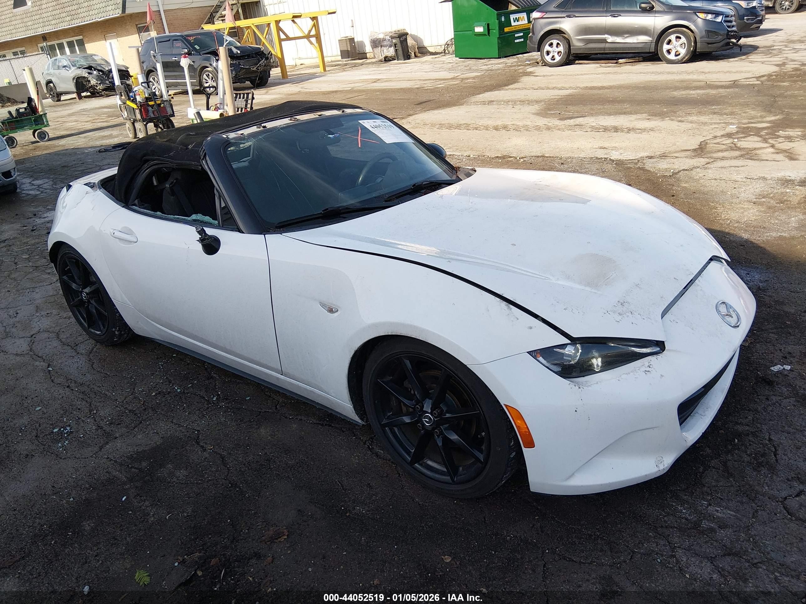 2016 Mazda MX-5 Miata Sport, VIN JM1NDAB72G0115204 — Roof