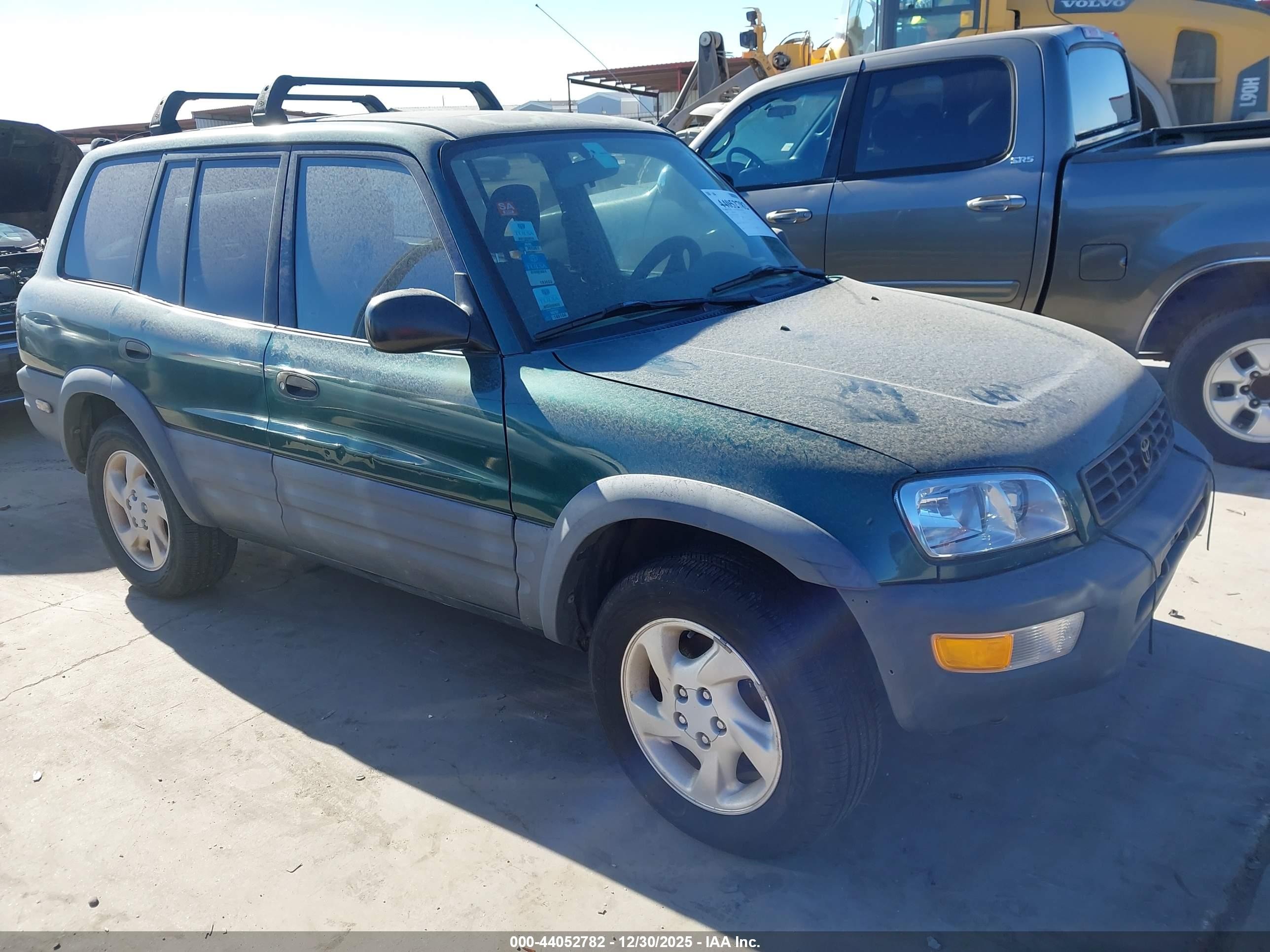 1998 Toyota RAV4, VIN JT3HP10V9W0166563 — Front end