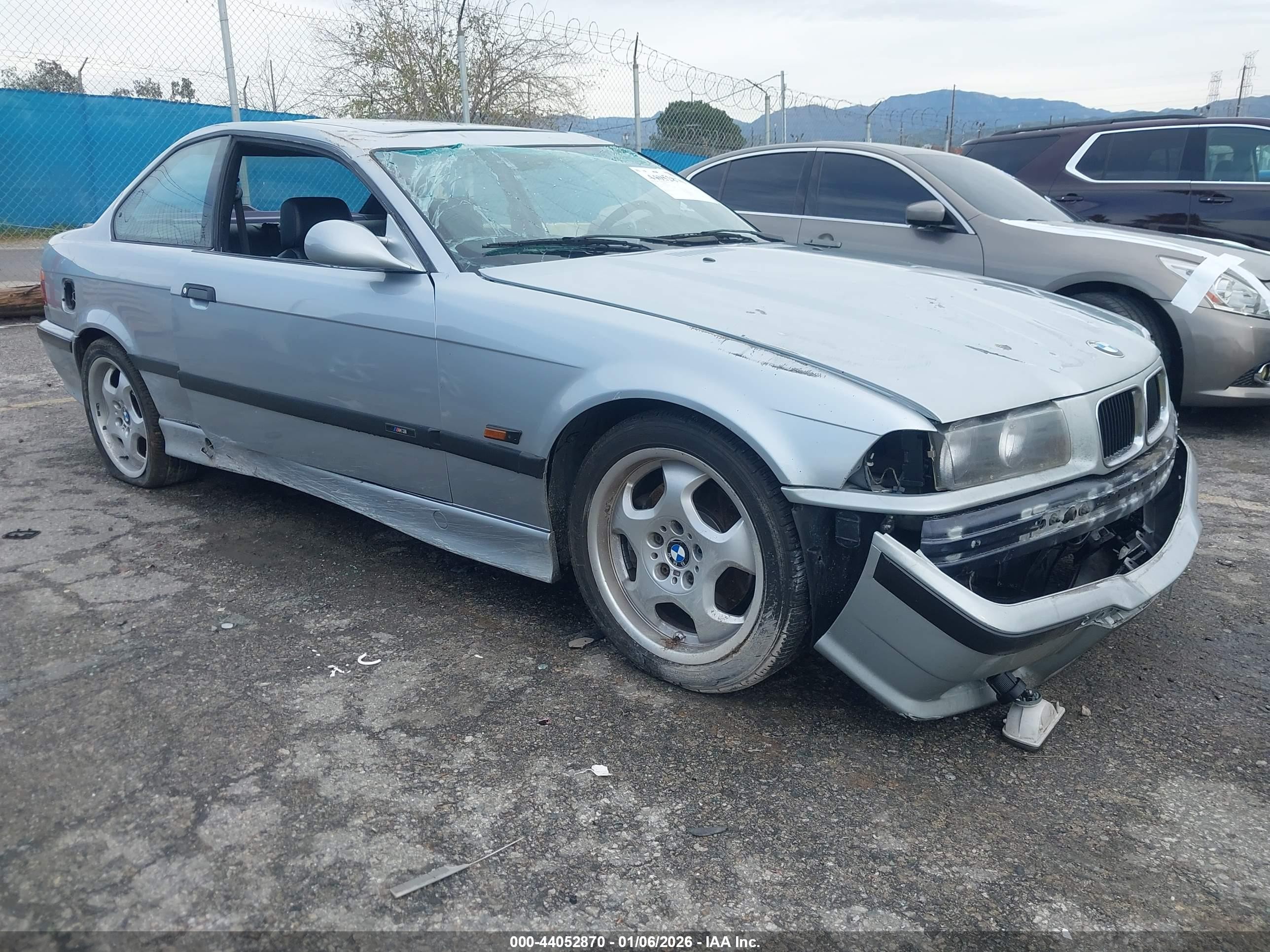1995 BMW M3, VIN WBSBF0322SEN90012 — Перед