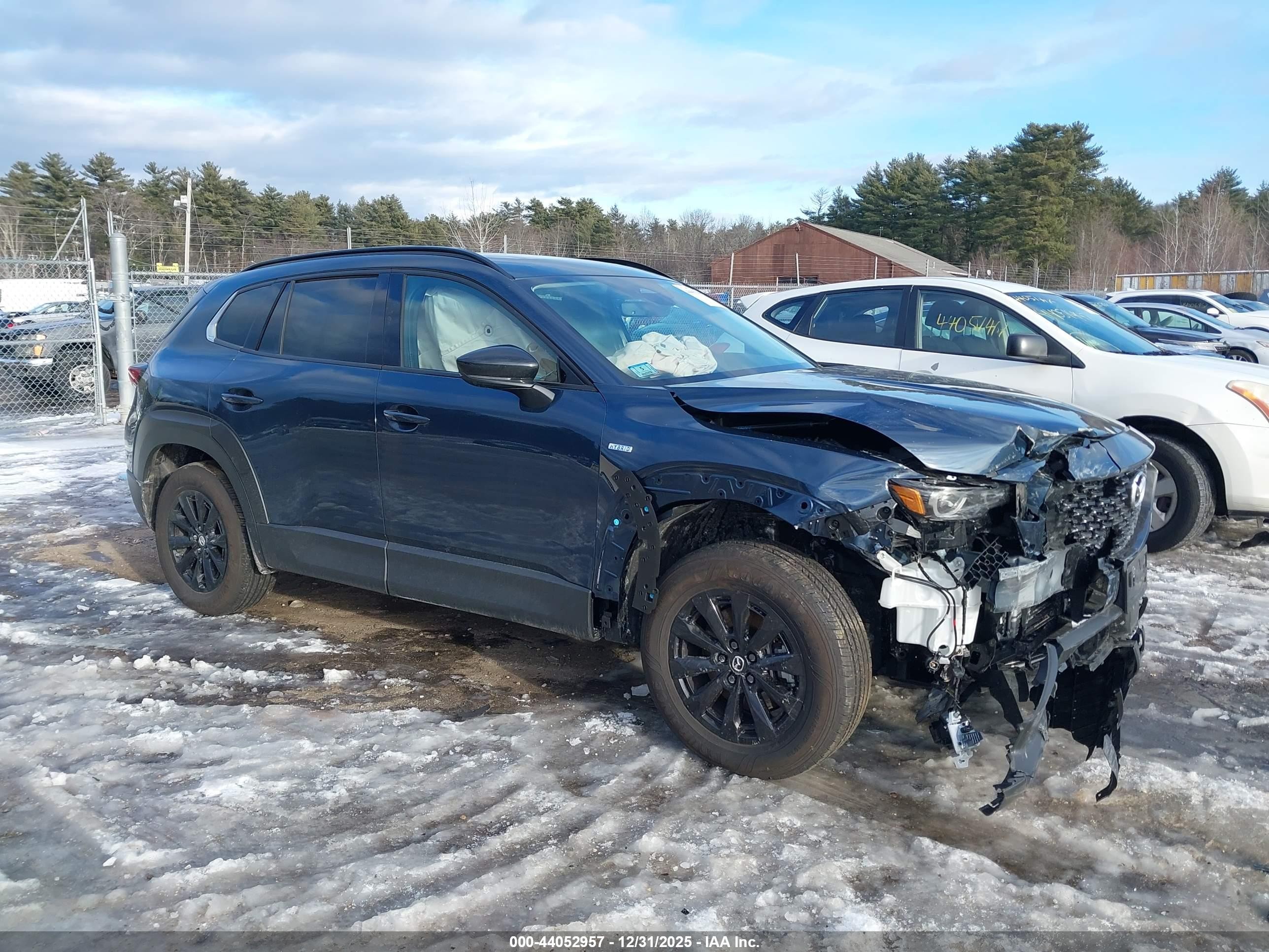 2025 Mazda CX-50 Hybrid Premium Package, VIN 7MMVAADW0SN121883 — Front end