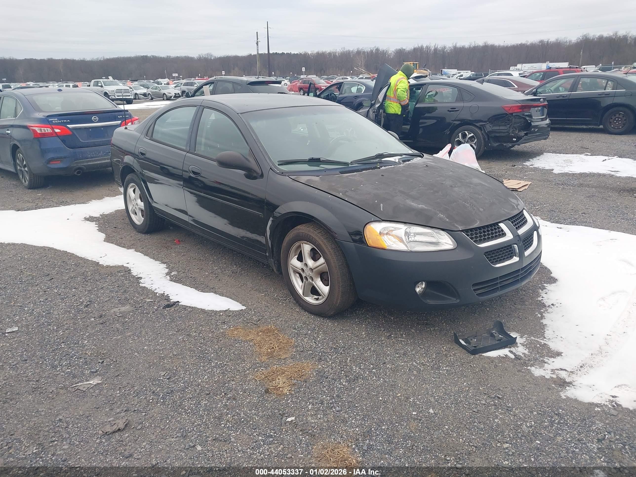 2005 Dodge Stratus SXT, VIN 1B3EL46R25N702195 — Front end